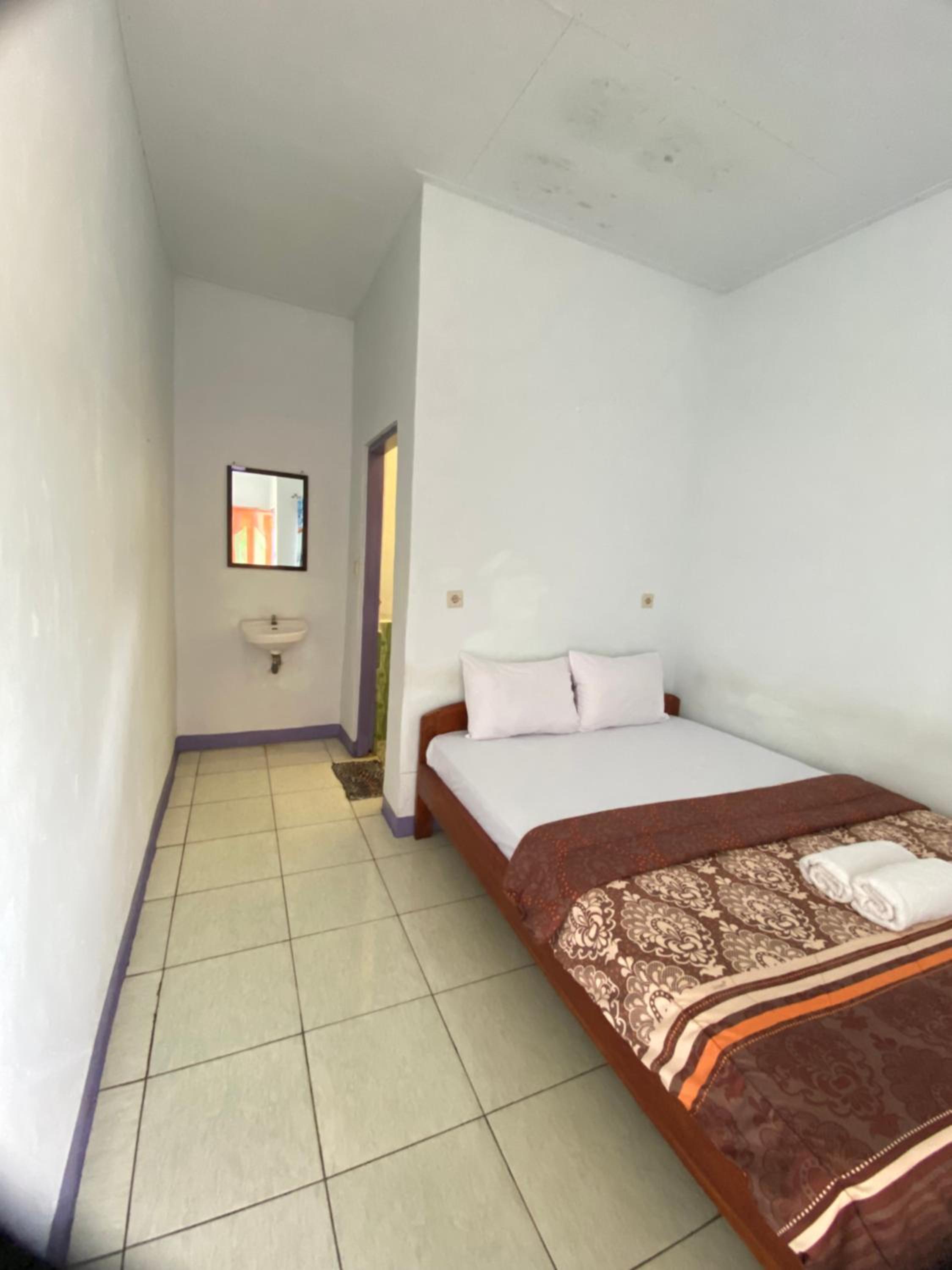 Double Room with Private Bathroom - Photo 6