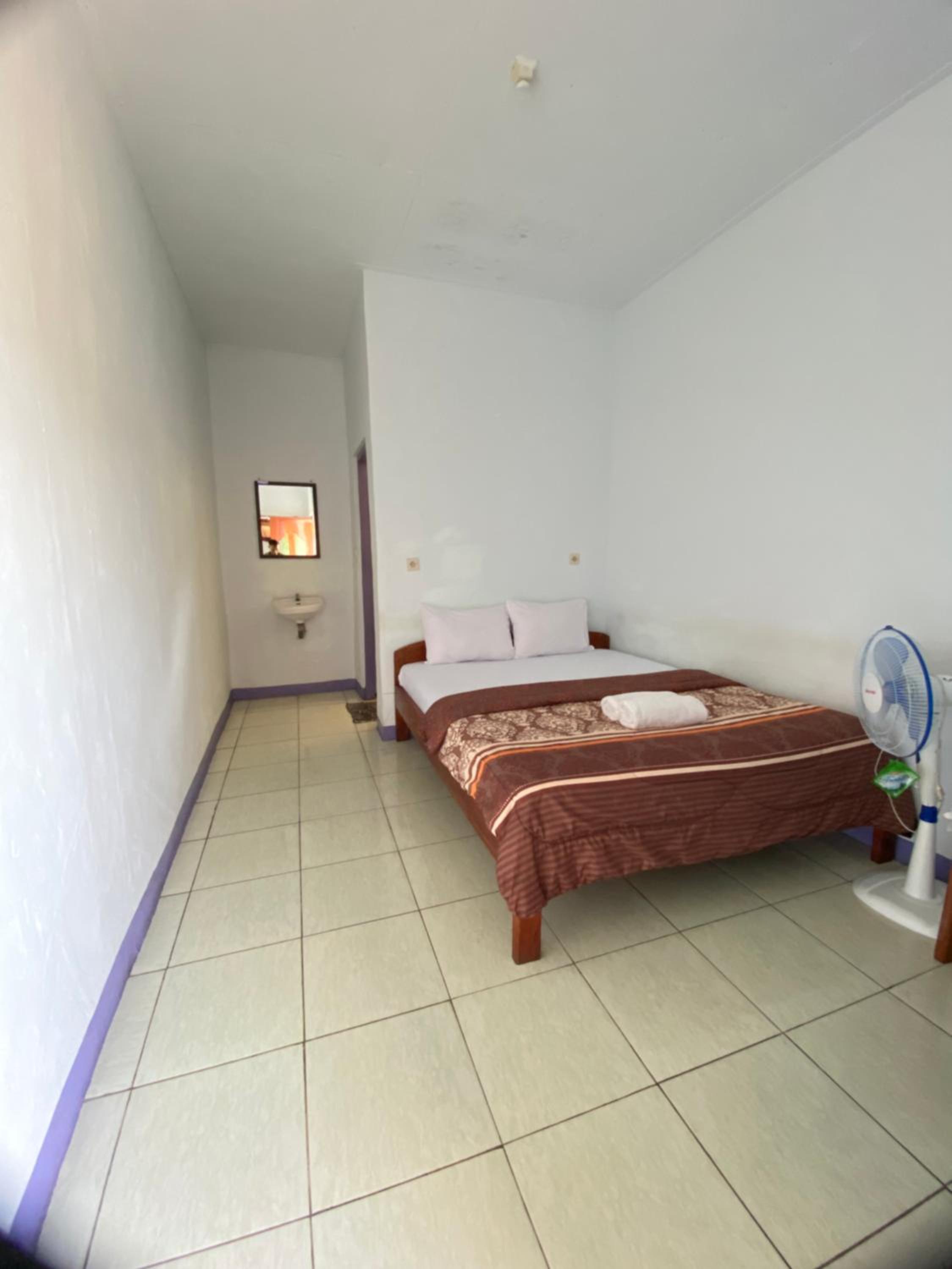 Double Room with Private Bathroom - Photo 7