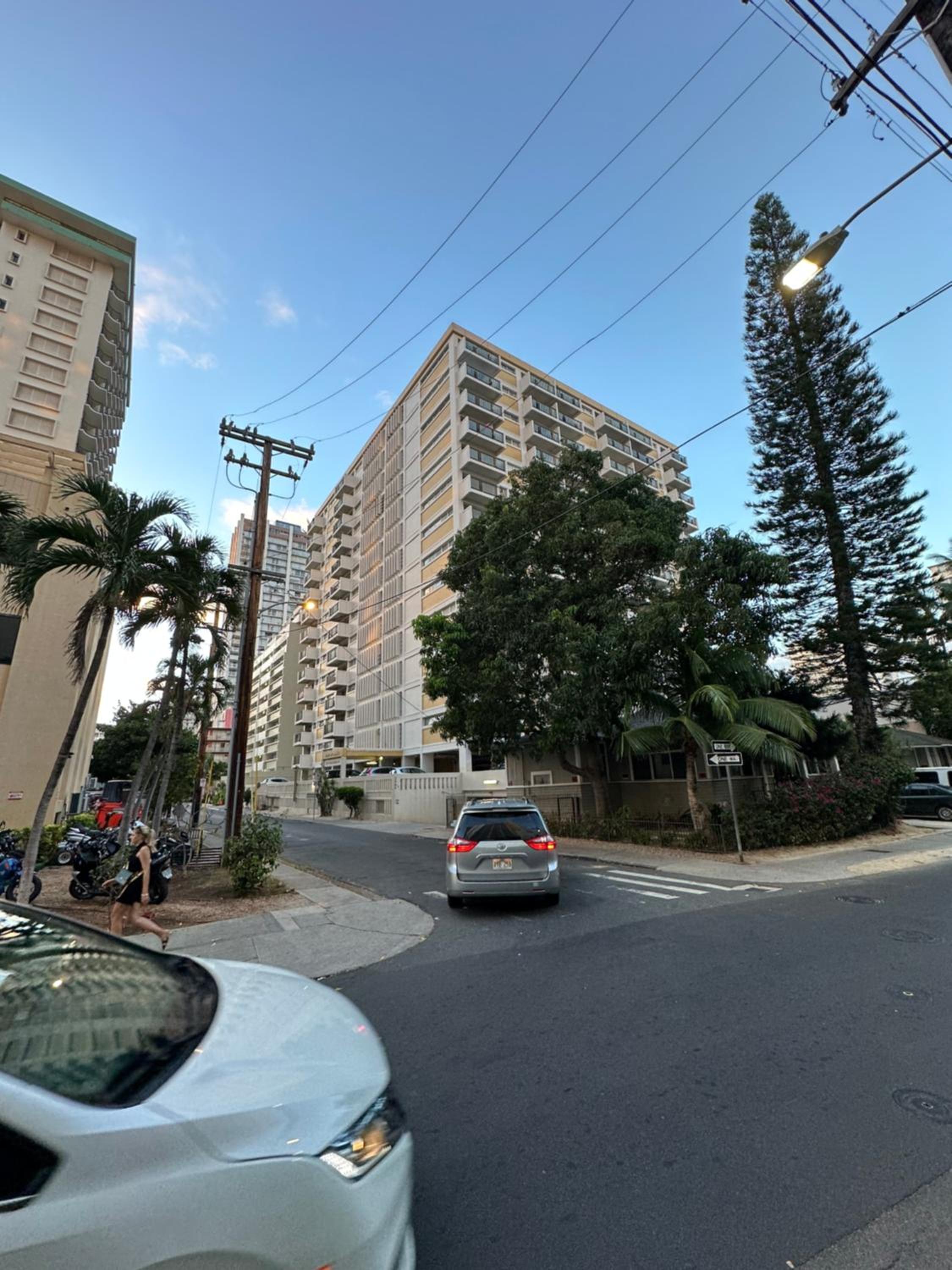 WELLCOME TO LOVELY CONDO 2 BEDS 2 BATHS FREE PARKING IN WAIKIKI BEACH: Two-Bedroom Apartment photo