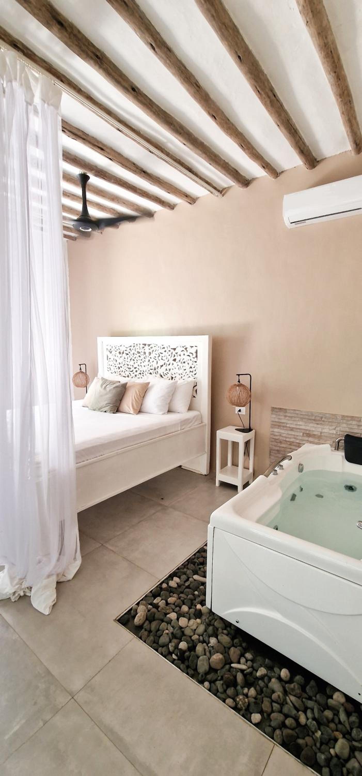 Deluxe Suite with Spa Bath