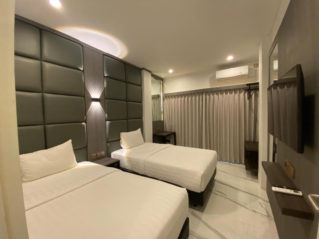Executive Family Room - Photo 3