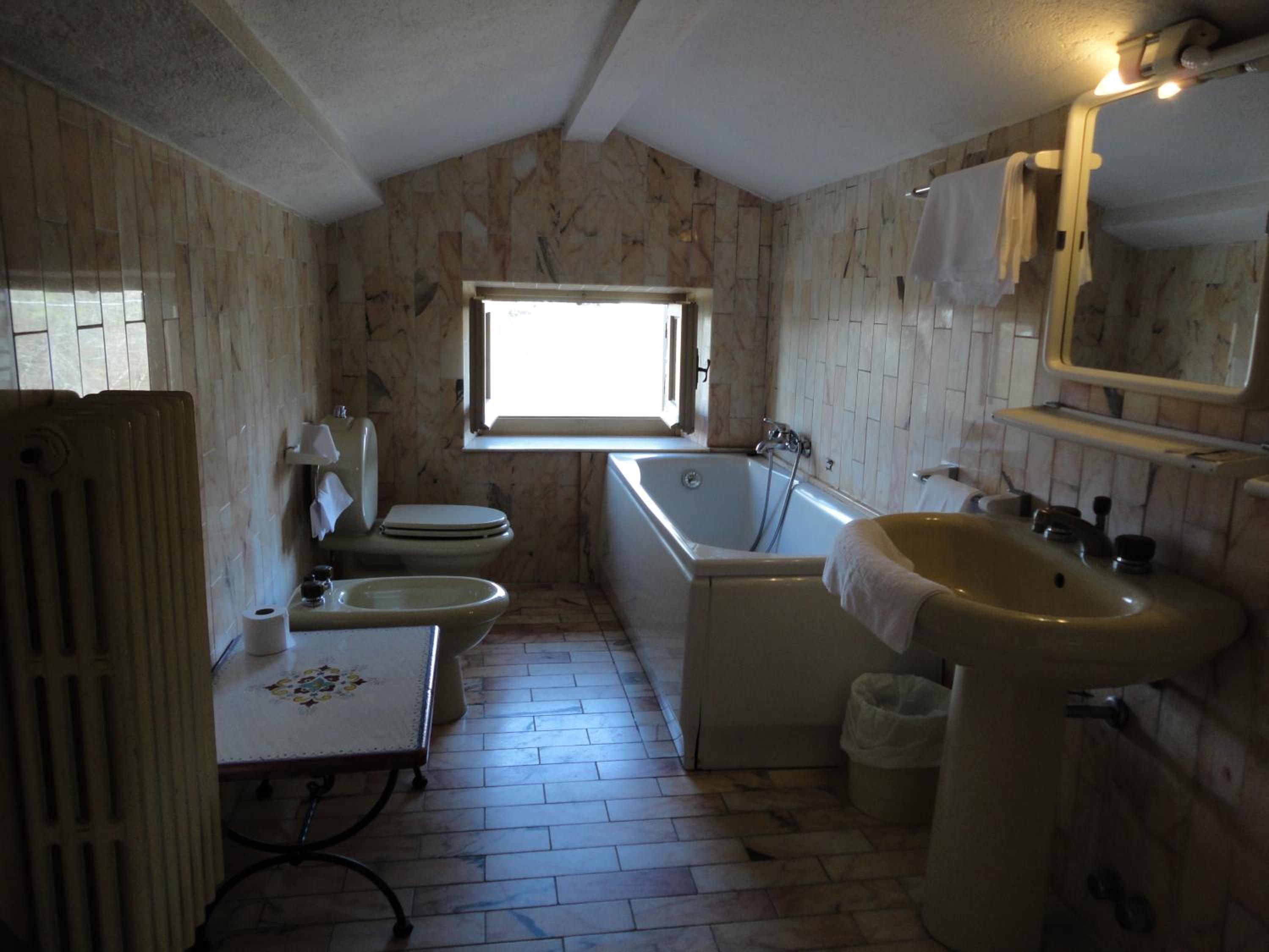 Double or Twin Room - Photo 13