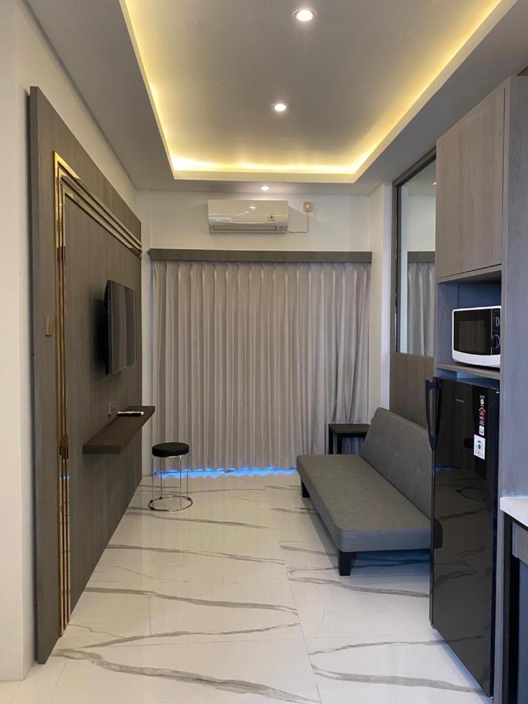 Executive Family Room - Photo 4