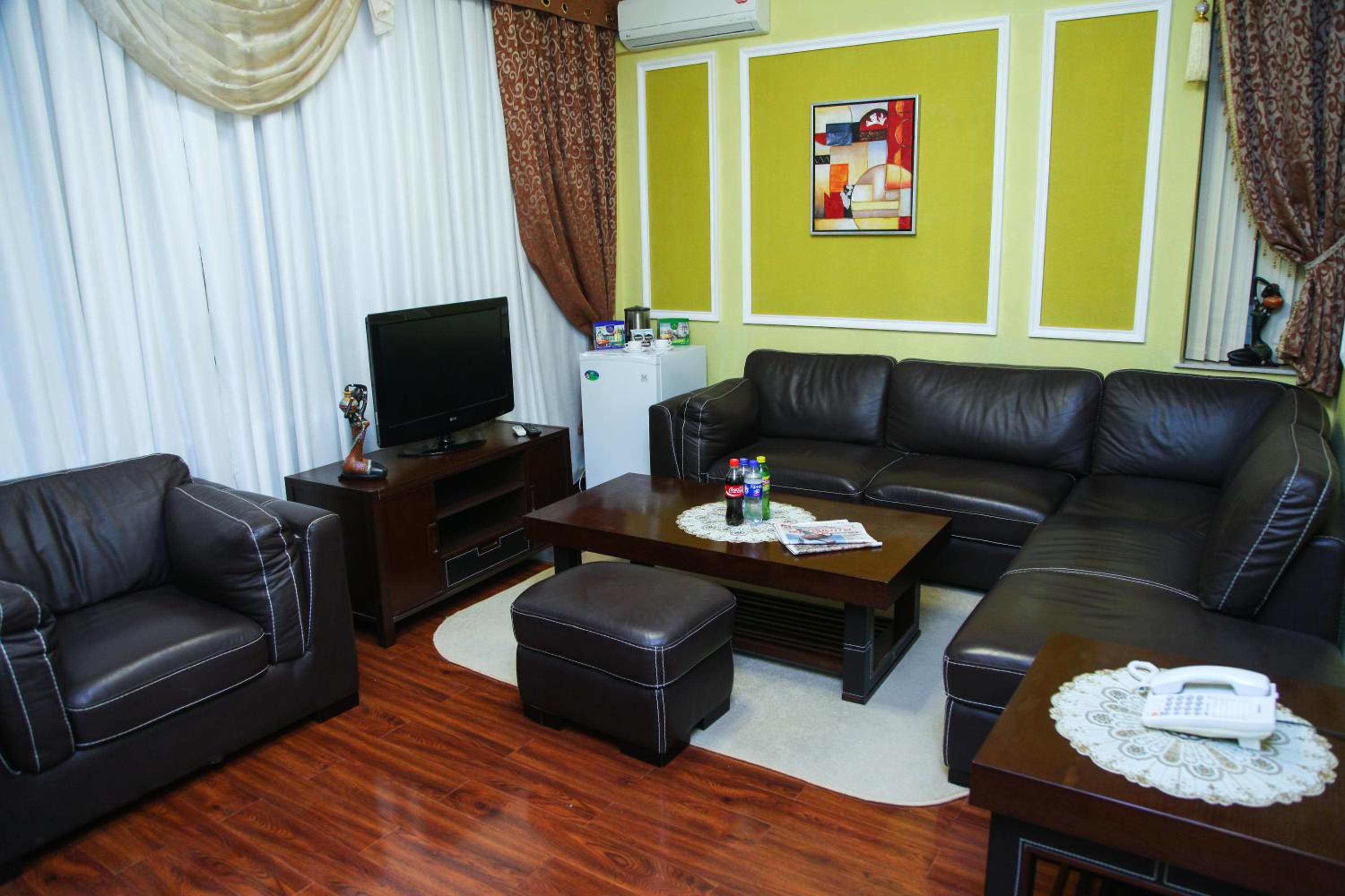Apartment photo 2