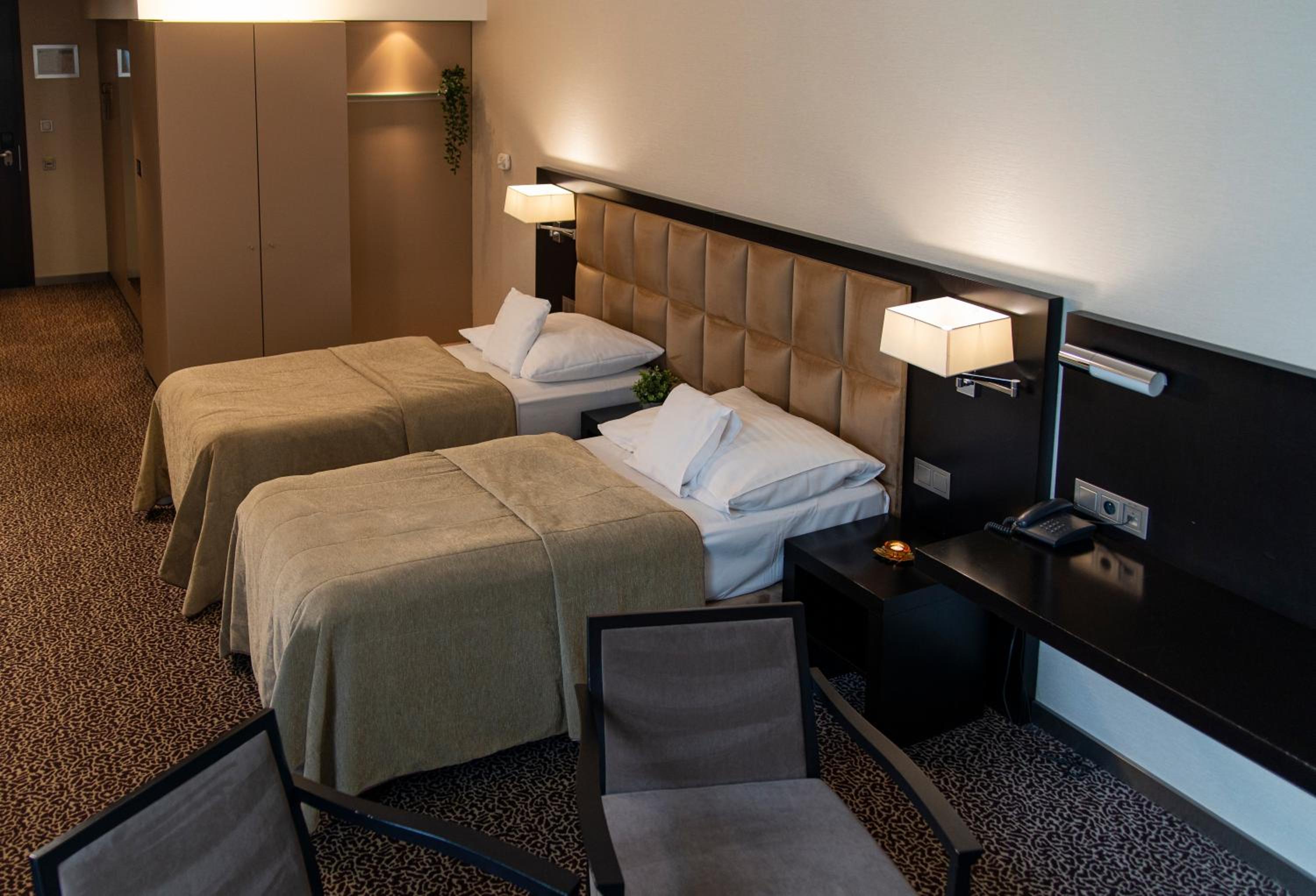Twin Room - Photo 4