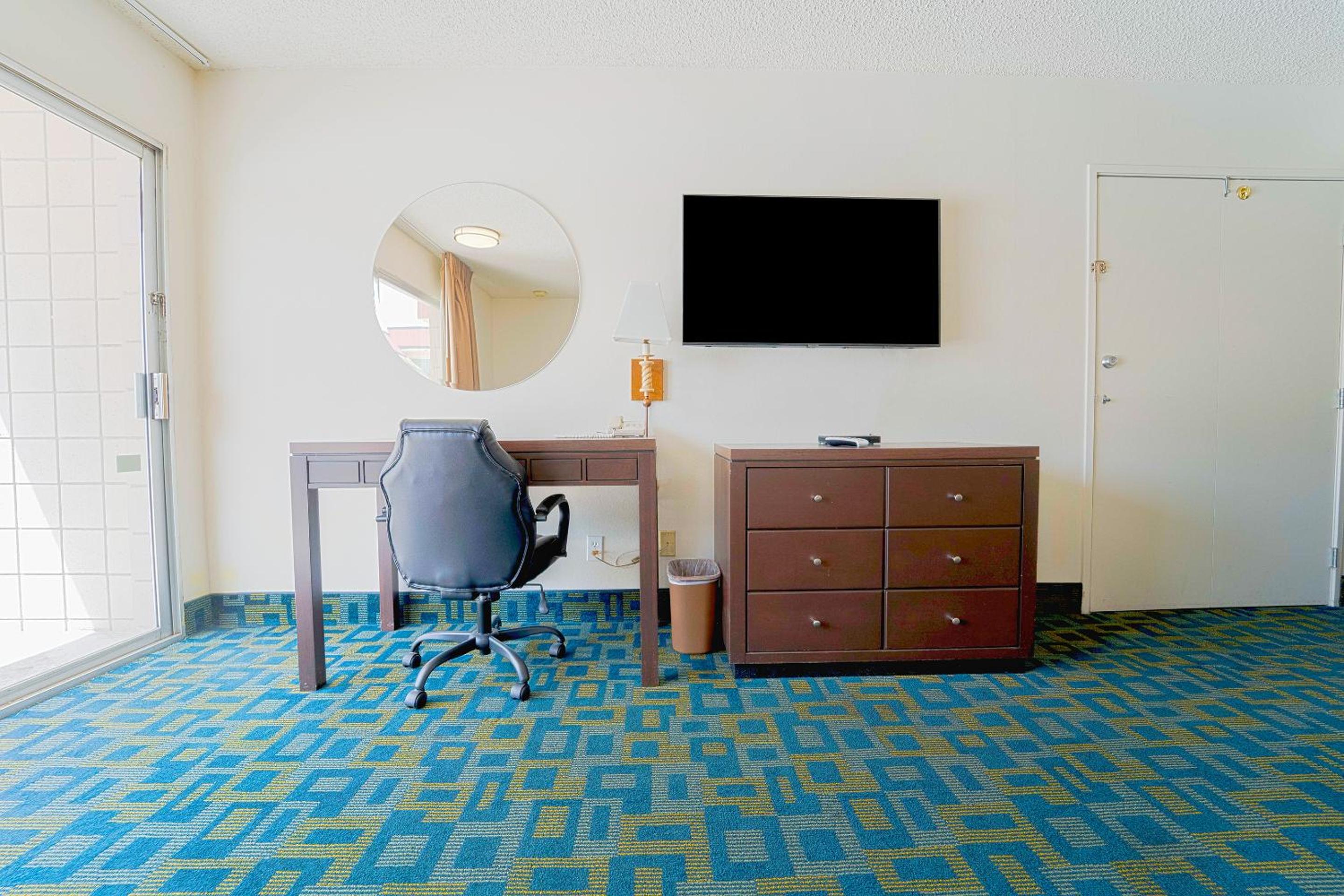 King Bed	 - Photo 9