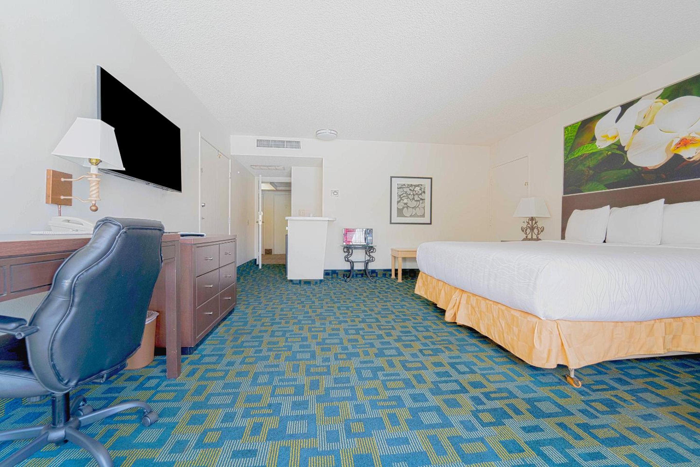 King Bed	 - Photo 7