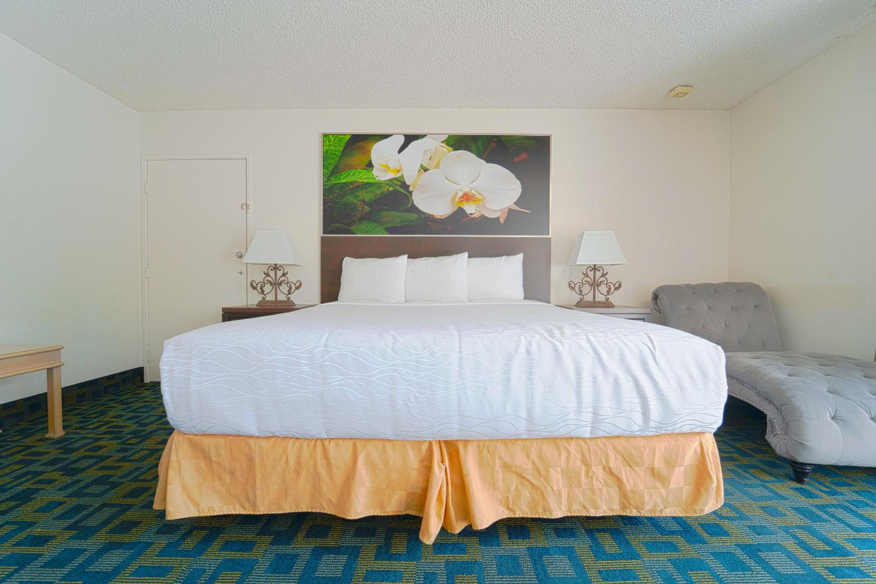 King Bed	 - Photo 1
