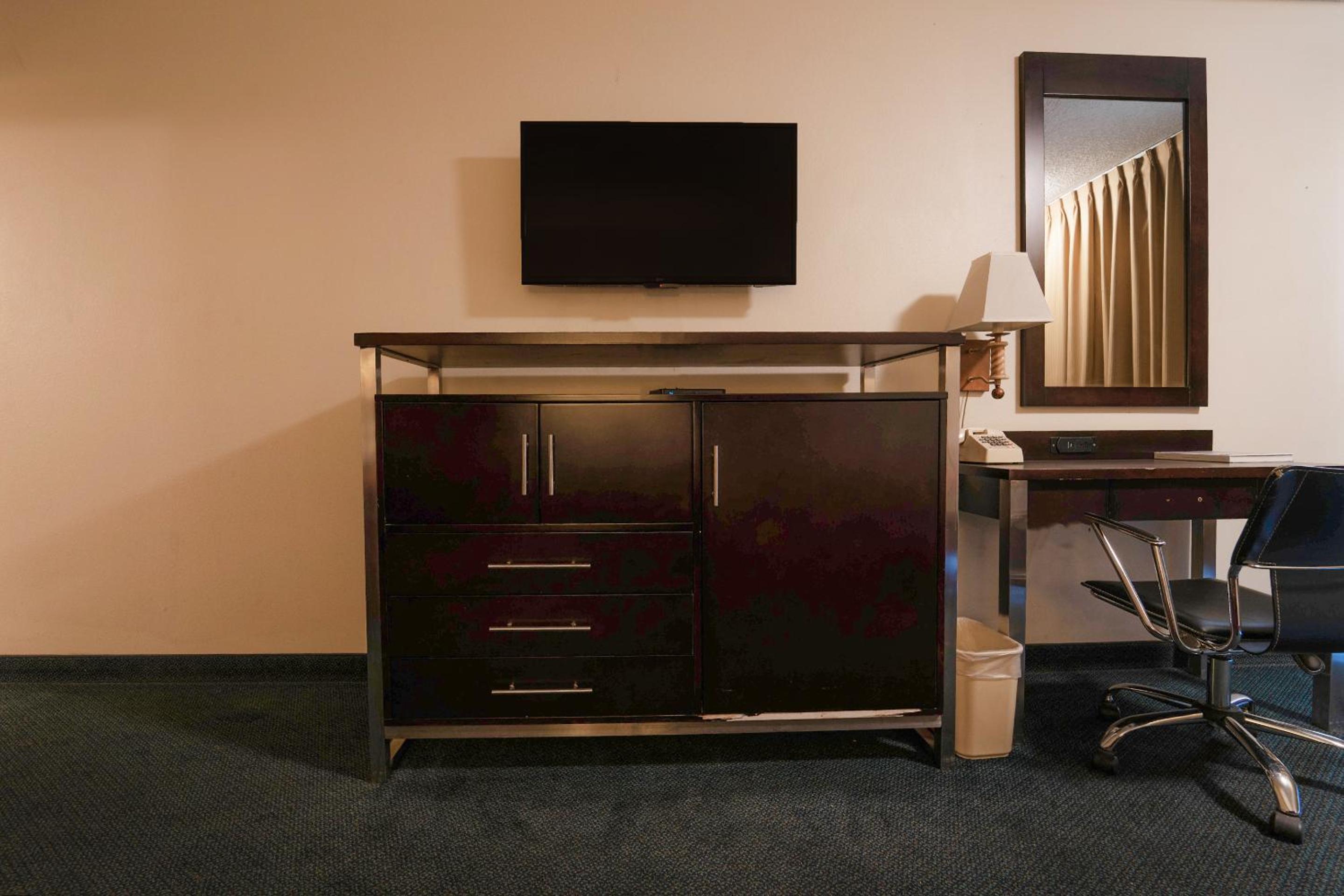 Double Room with Two Double Beds - Photo 10
