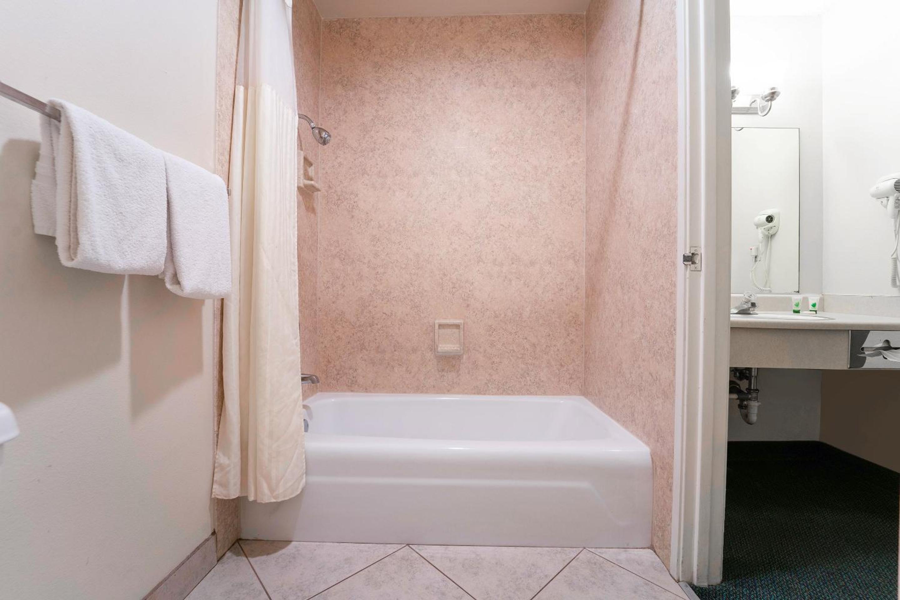 Double Room with Two Double Beds - Photo 4