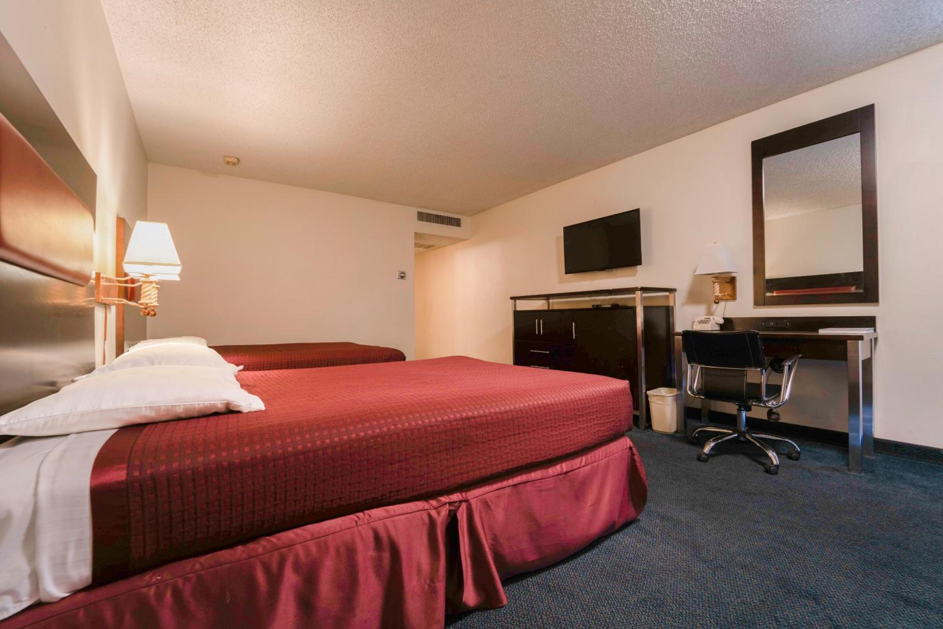 Double Room with Two Double Beds - Photo 3
