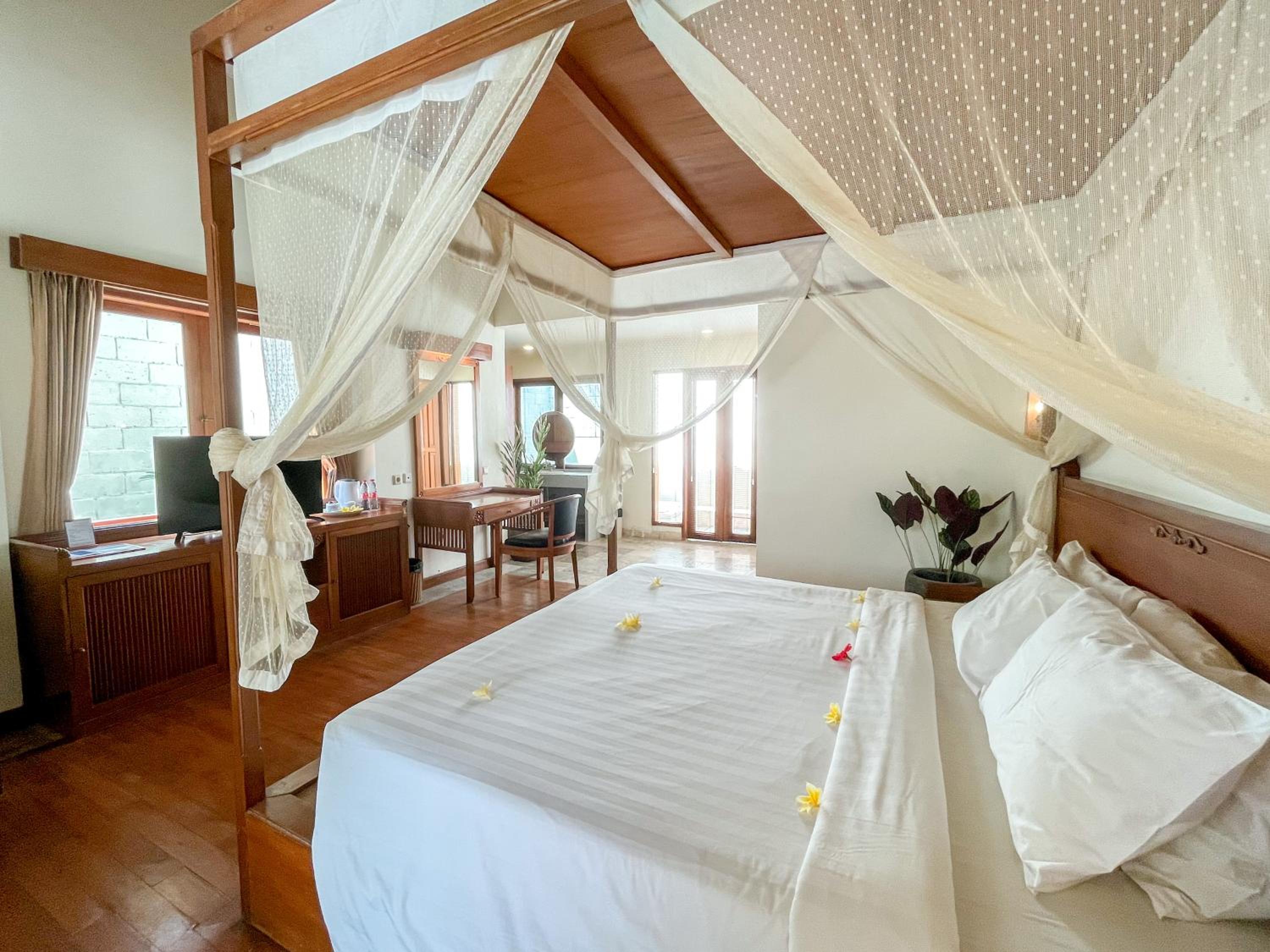 Suite with Private Pool - Photo 11