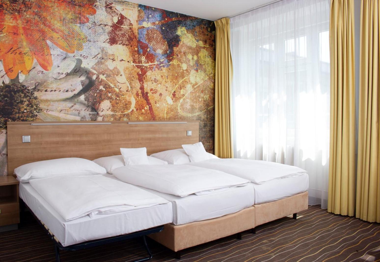 Available room thumbnail 5