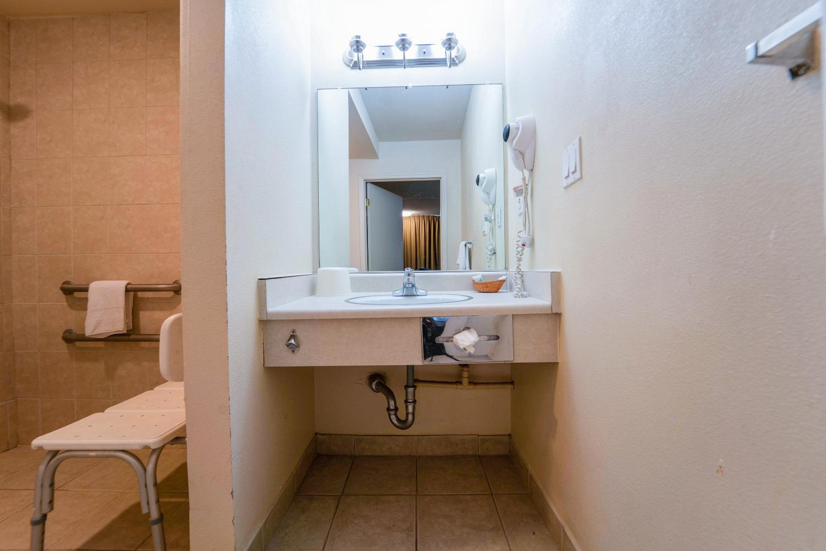 2 Full Bed Accessible	 - Photo 3