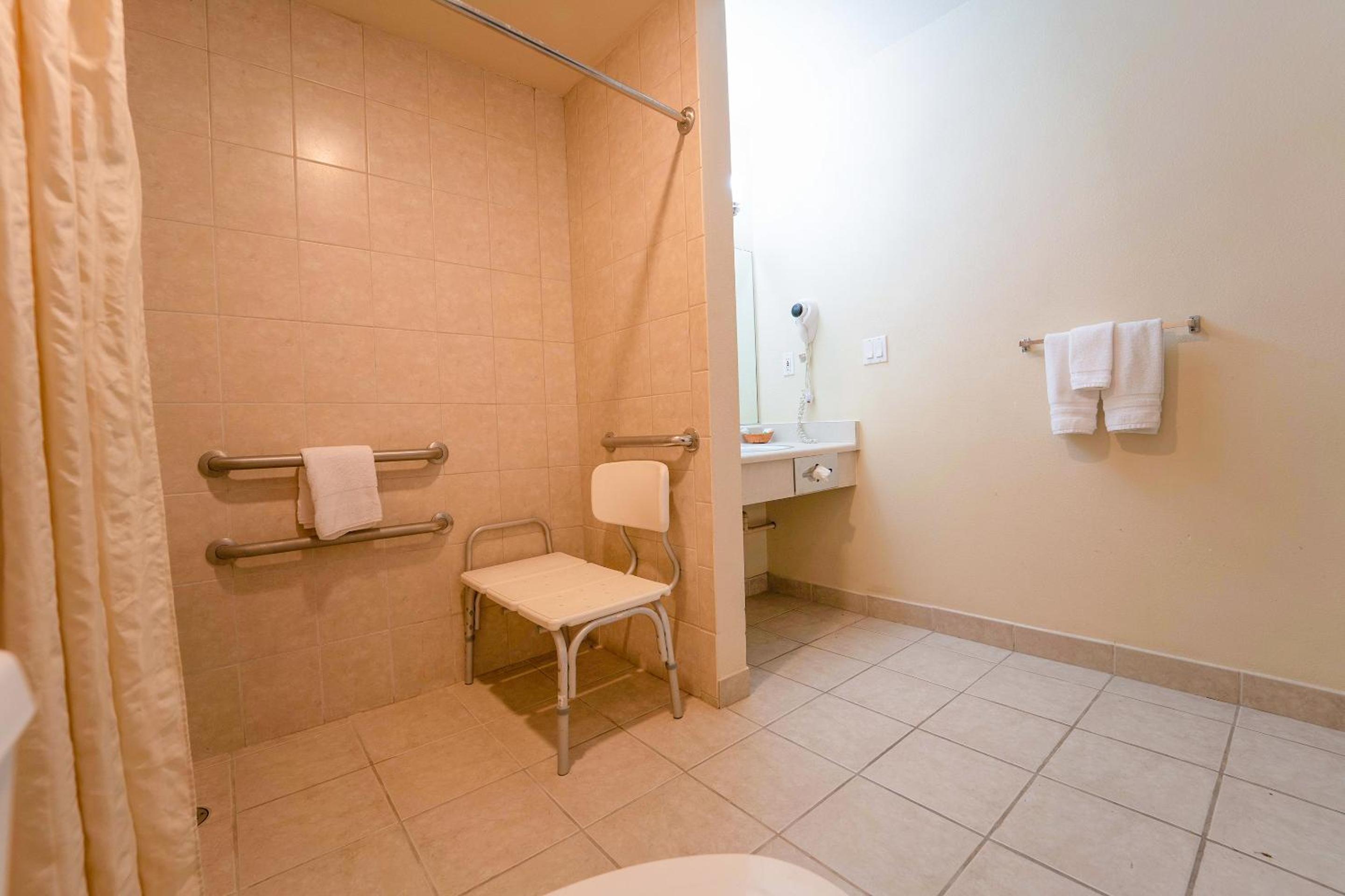 2 Full Bed Accessible	 - Photo 5