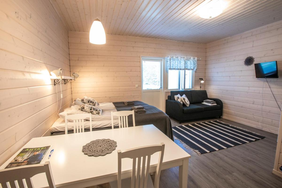 Family Room with Terrace - No pets allowed - Photo 1