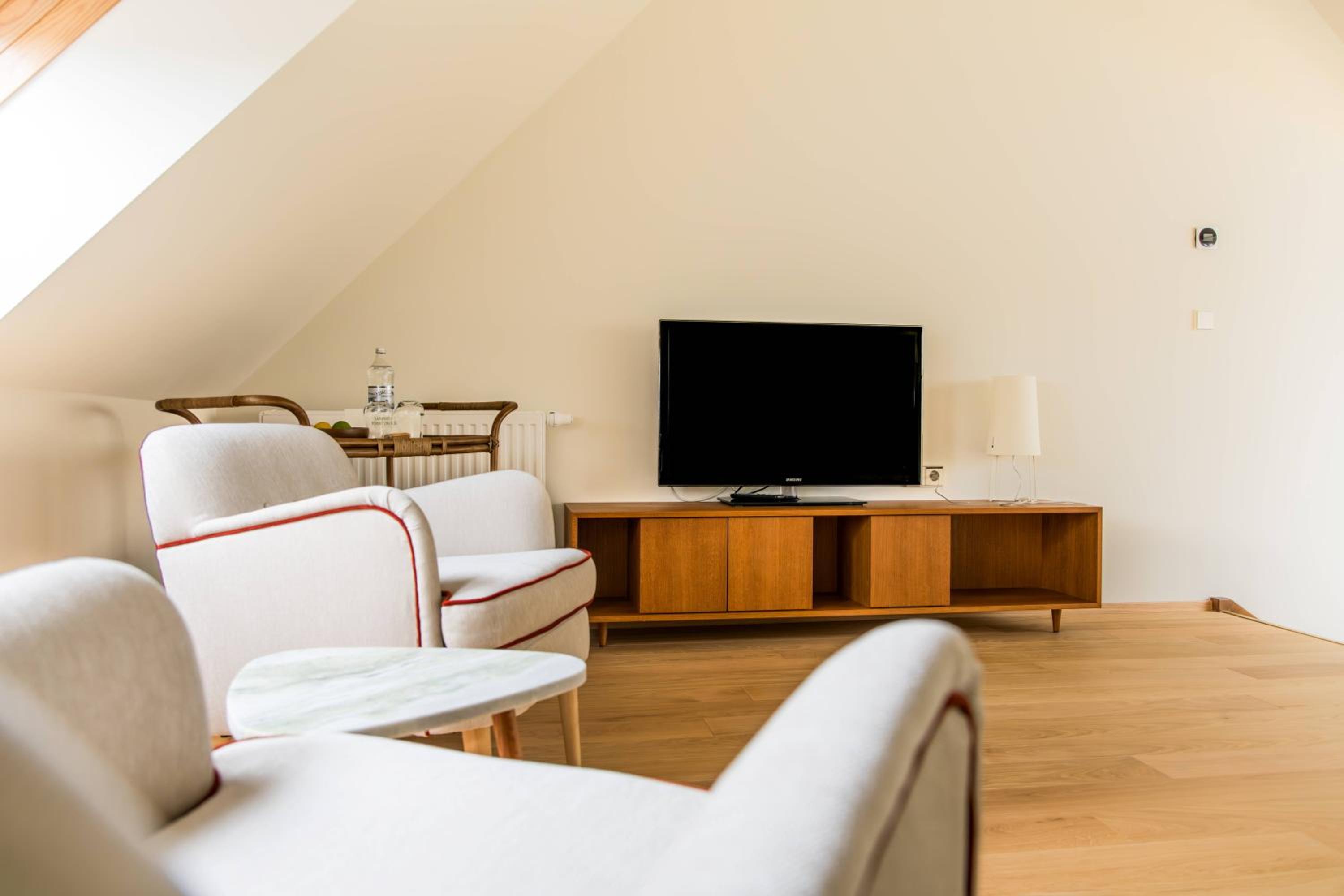 Suite - Photo 2