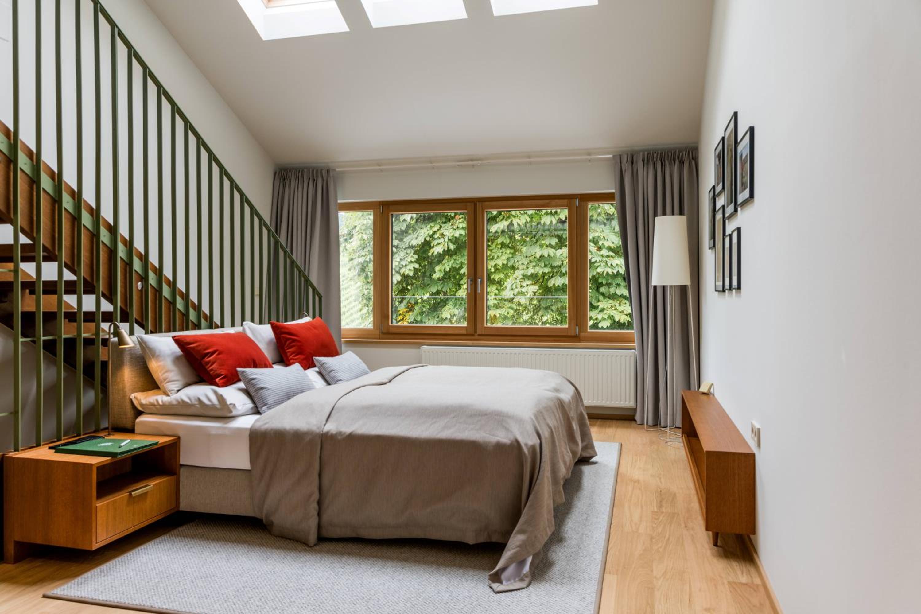 Suite - Photo 1