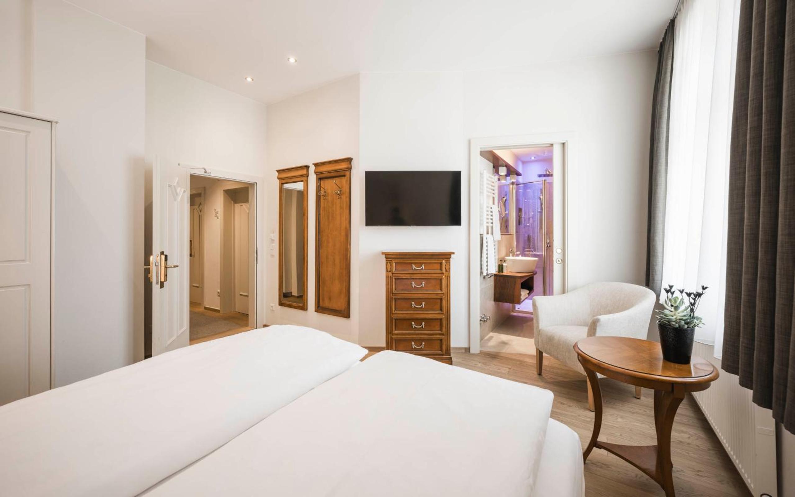 Standard Double Room - Photo 5