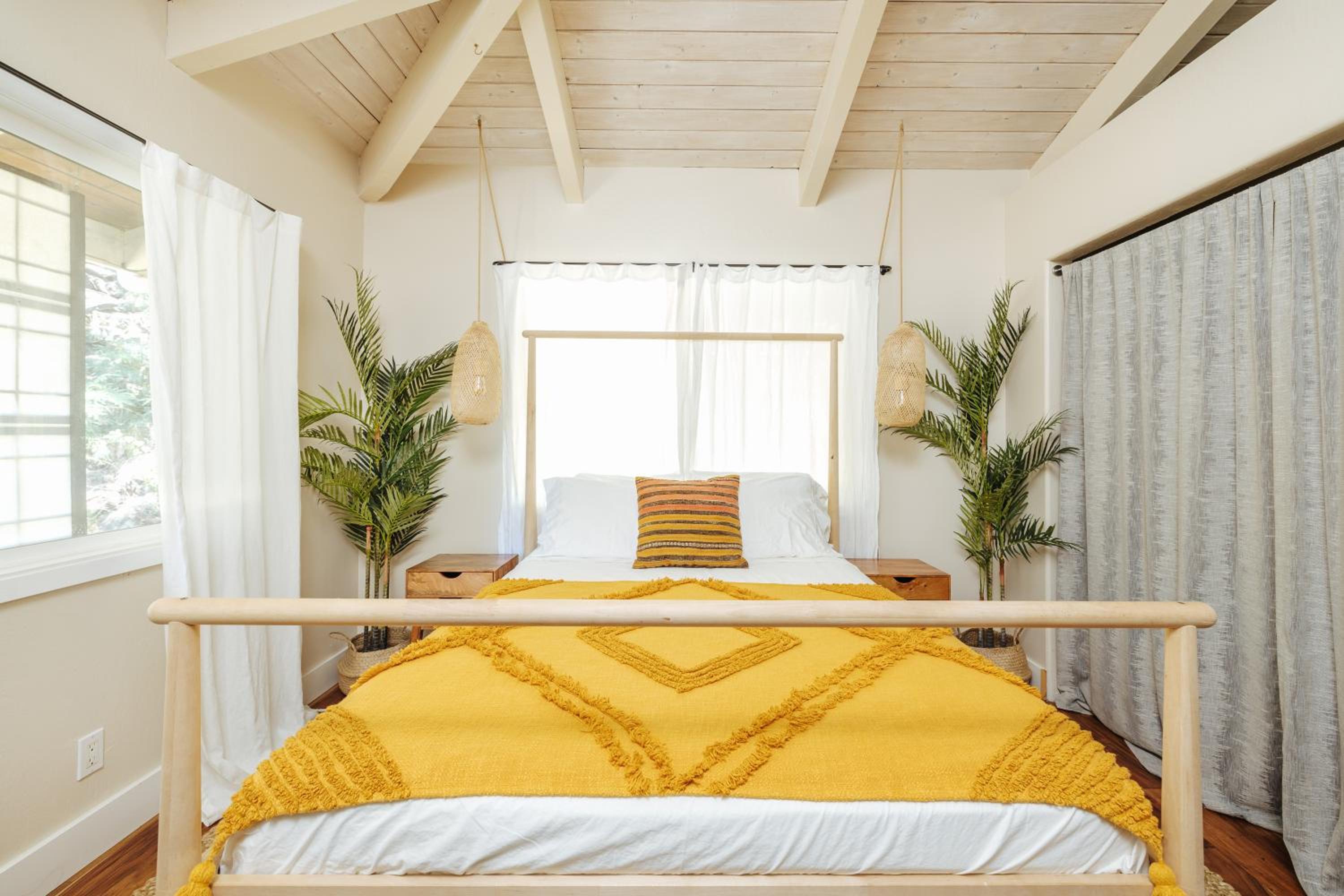 Double Room with Shared Bathroom