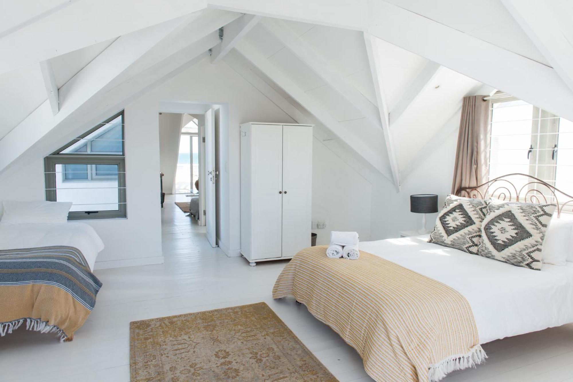 Four-Bedroom House photo 2