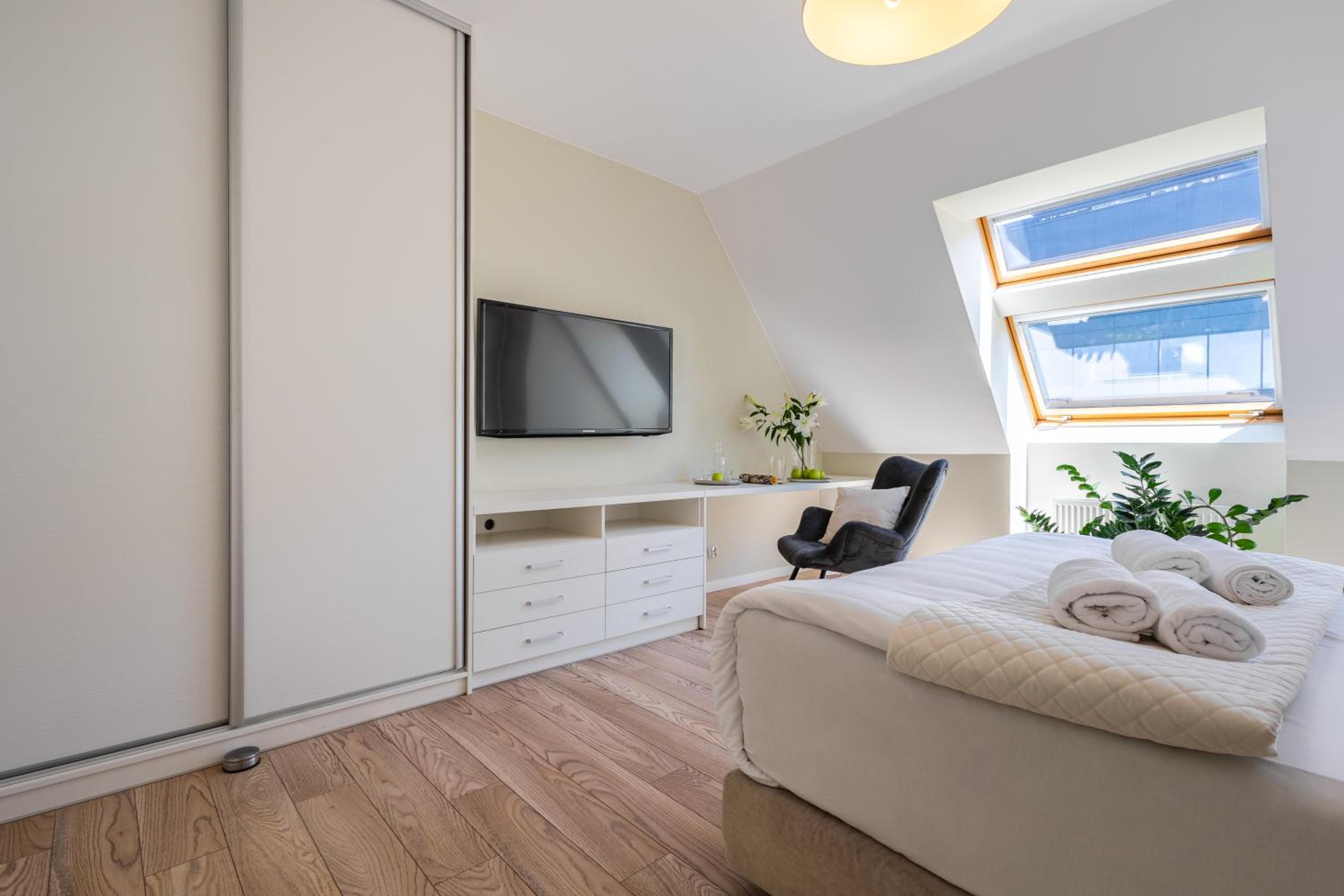 One-Bedroom Apartment - Photo 7