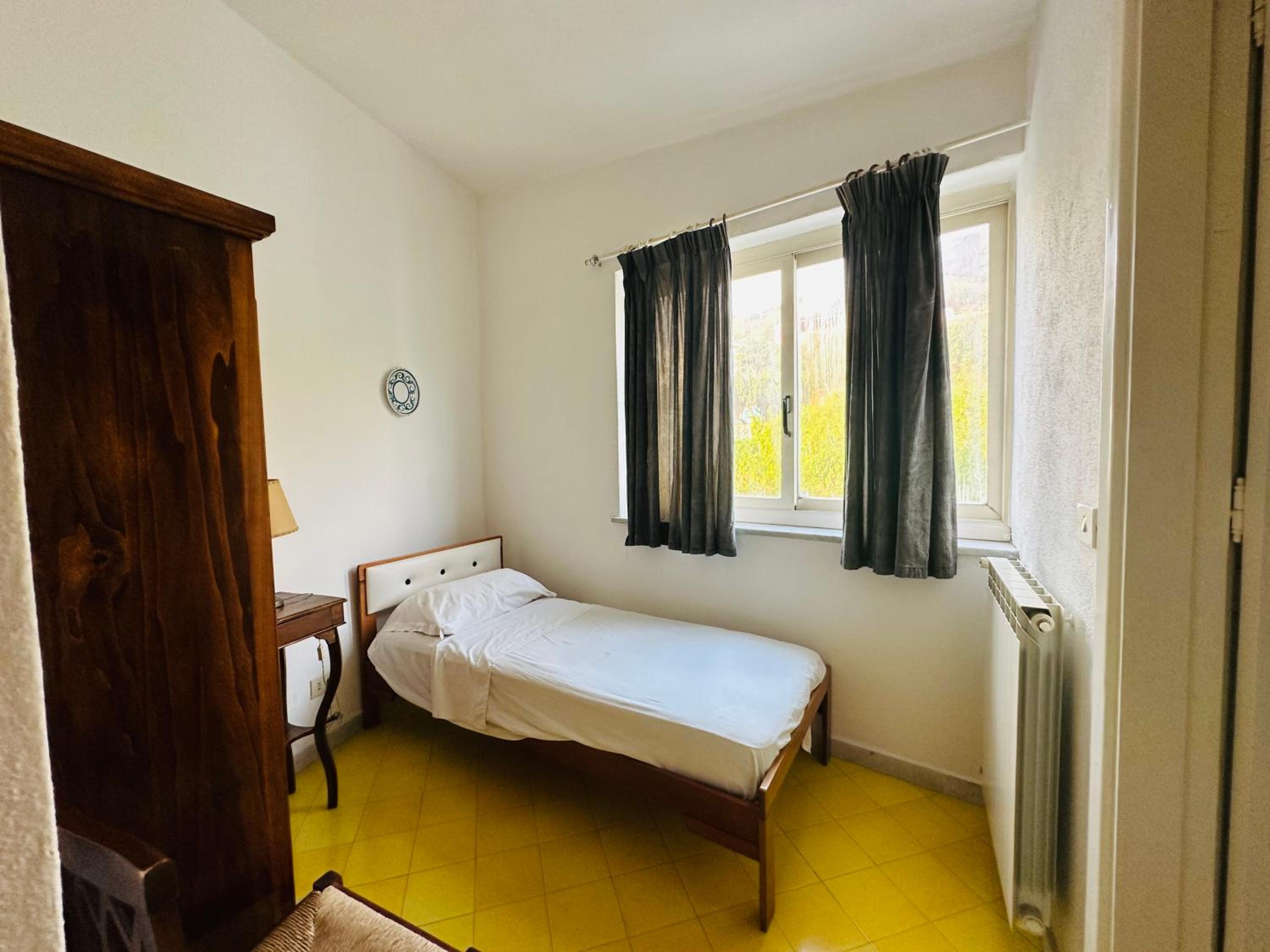 Standard Single Room with Mountain View