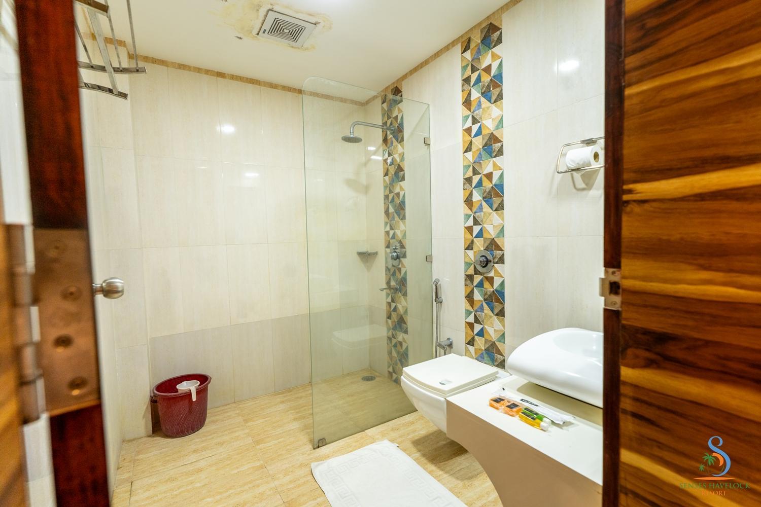 Deluxe Rooms with Free Havelock Jetty Pick Up (Early Check-In upto 2 hours (subject to availability)  +  10% off on food & beverage services  +  5% off on Kayaking, Snorkelling & more water sports) - Photo 3