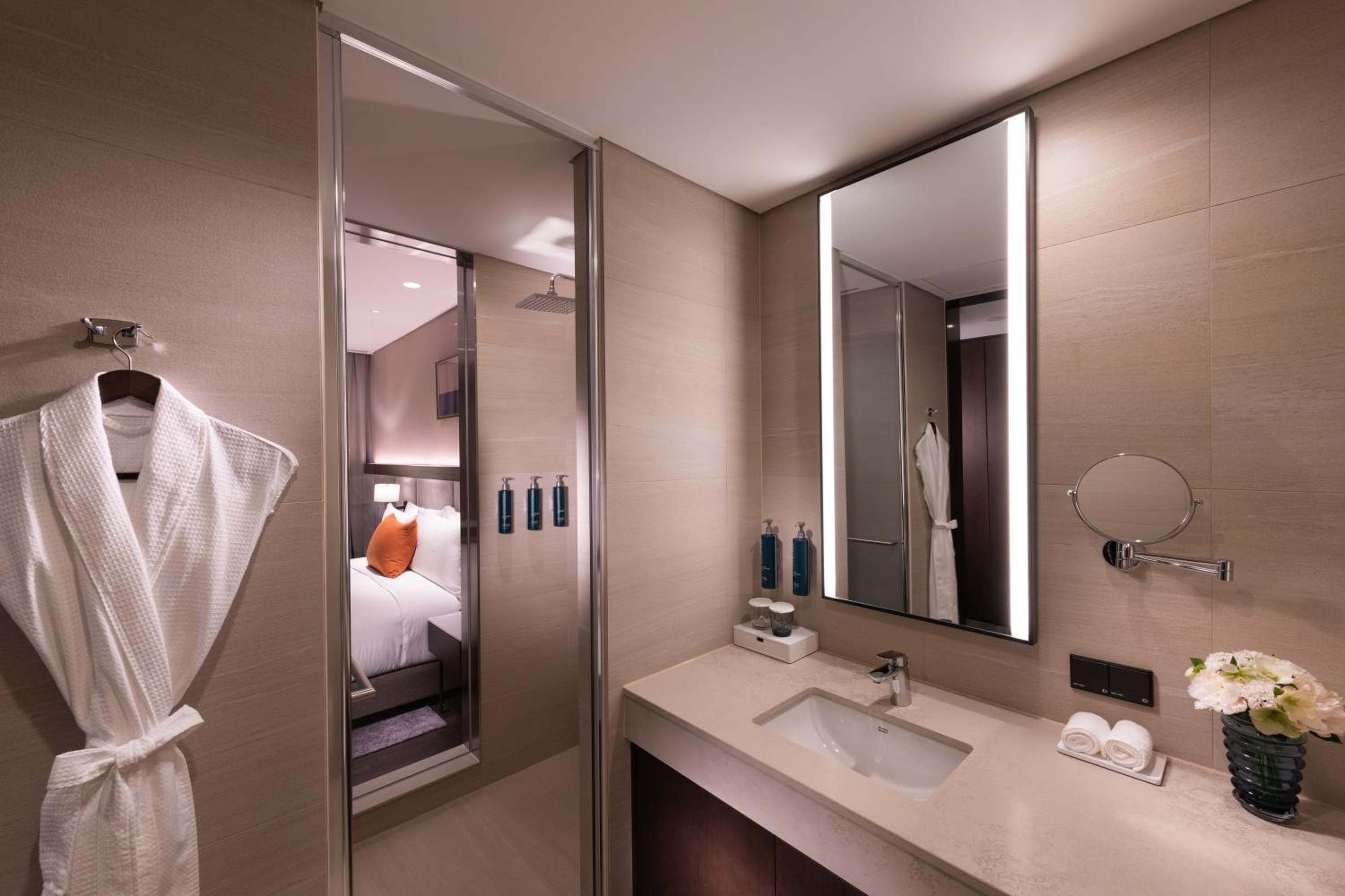 King Guest Room - Photo 7