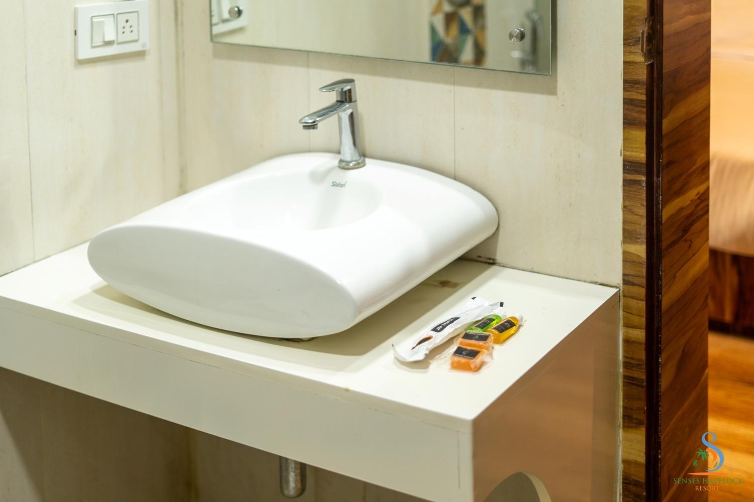 Deluxe Rooms with Free Havelock Jetty Pick Up (Early Check-In upto 2 hours (subject to availability)  +  10% off on food & beverage services  +  5% off on Kayaking, Snorkelling & more water sports) - Photo 2