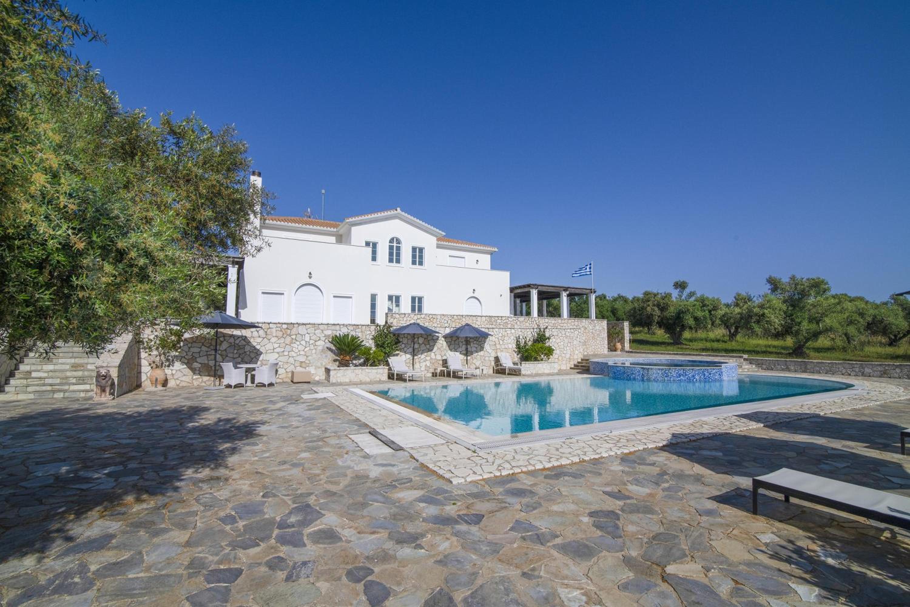 Villa photo 2
