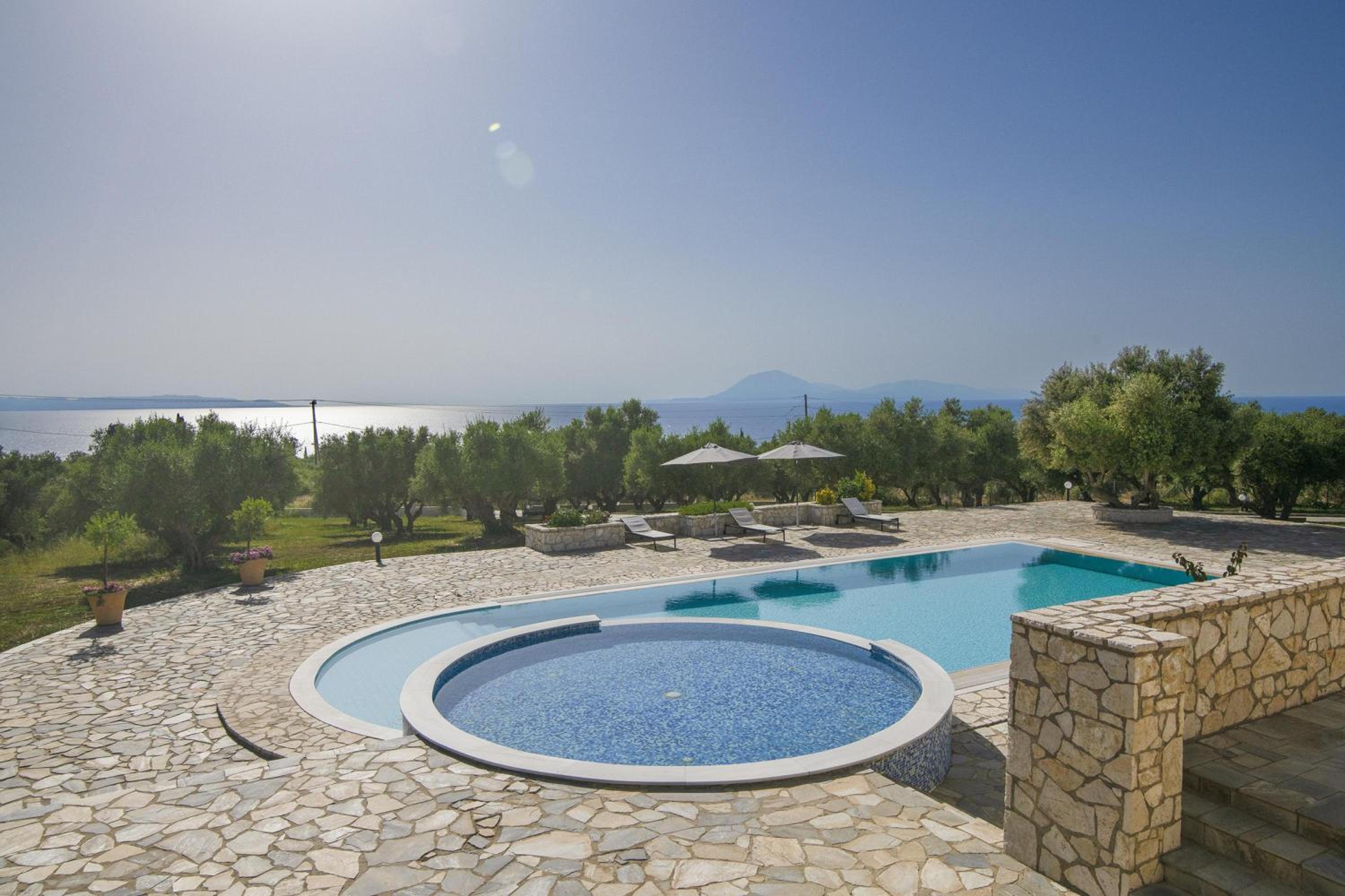 Villa photo 3