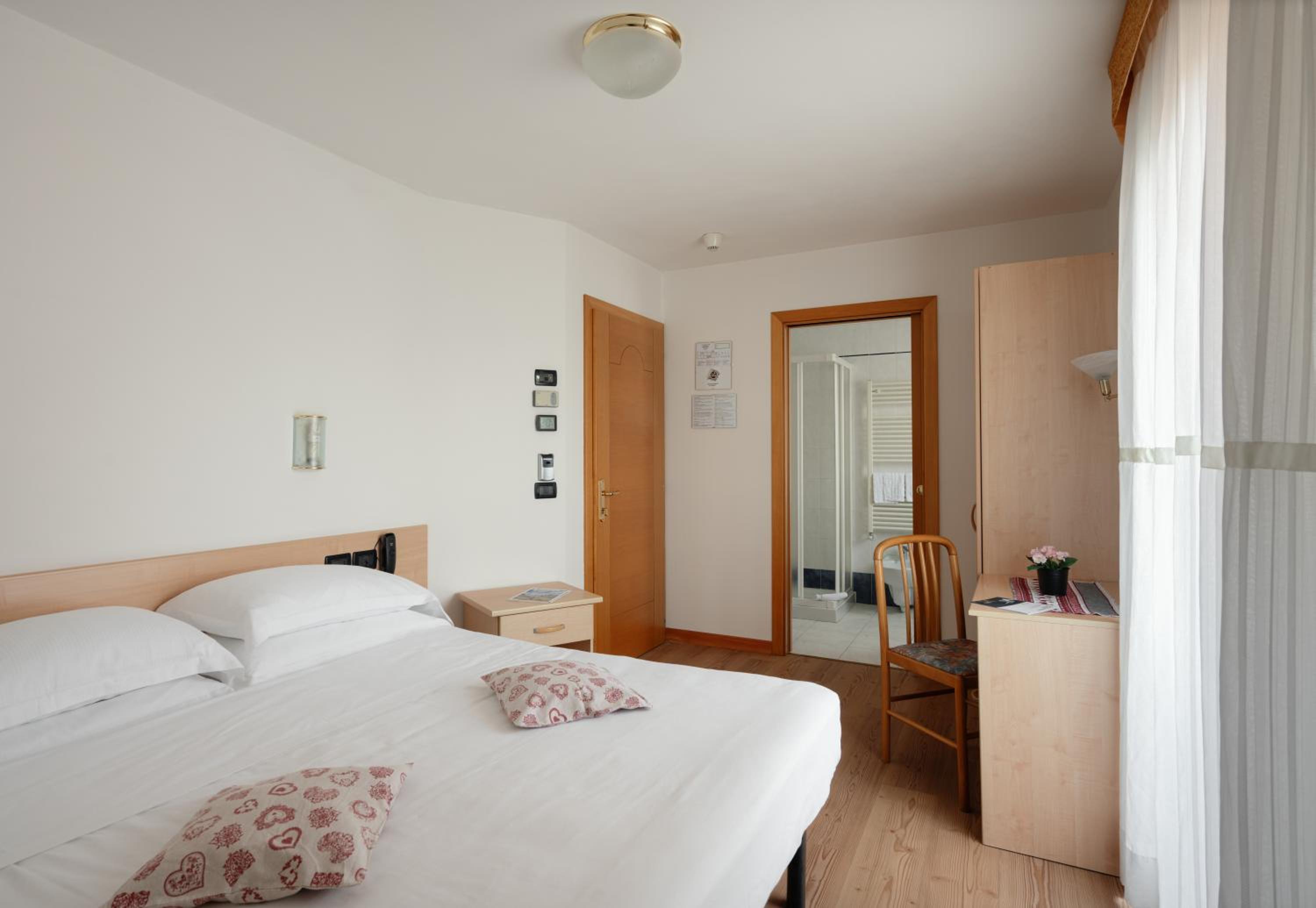 Standard Double or Twin Room photo 2