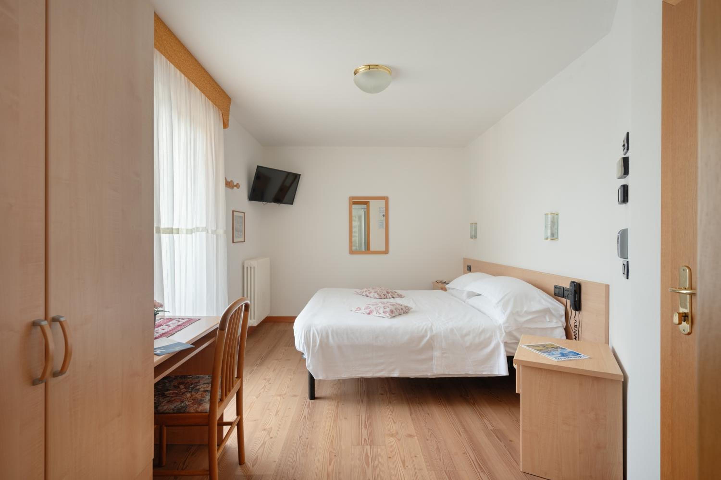 Standard Double or Twin Room photo 1