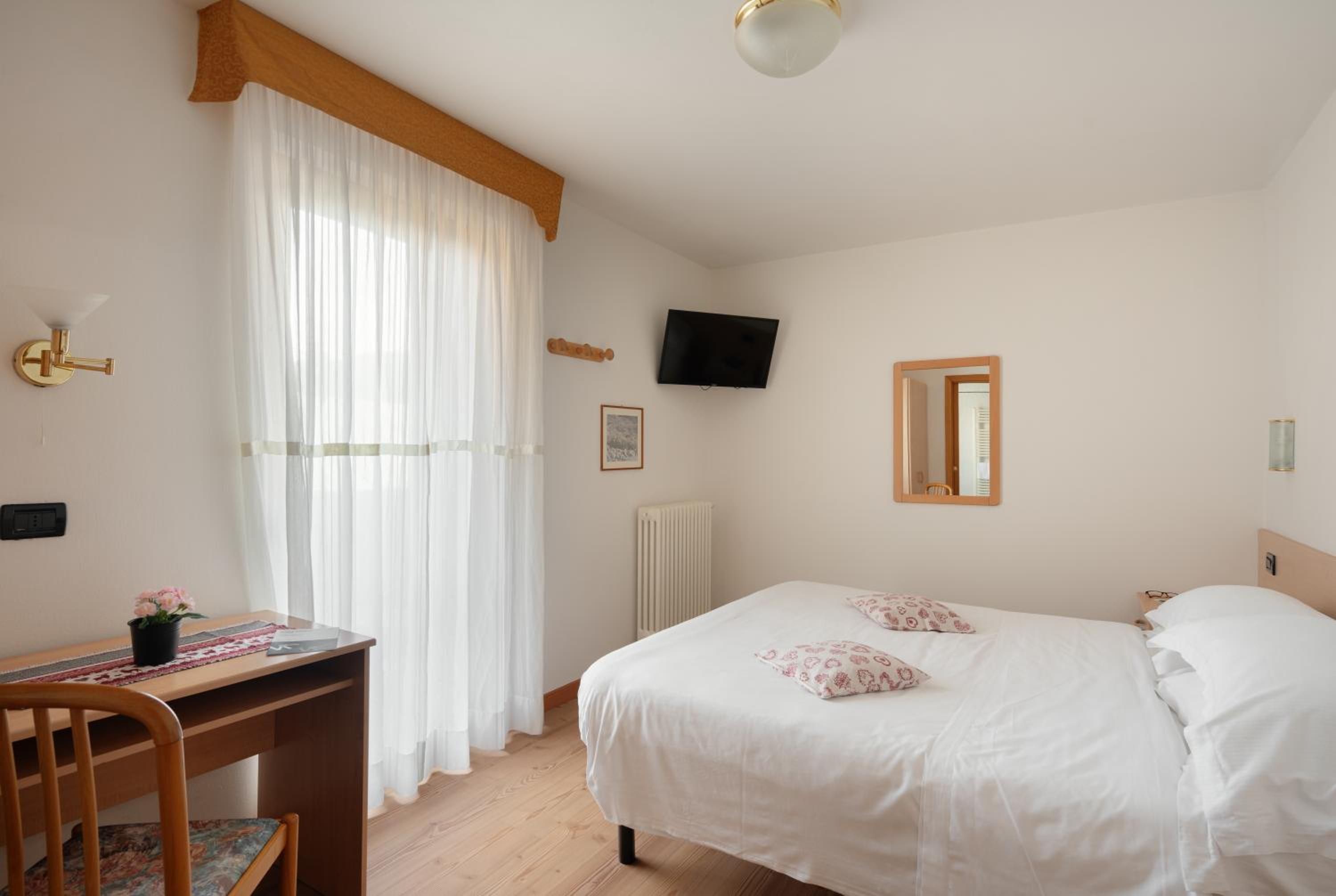 Standard Double or Twin Room photo 3