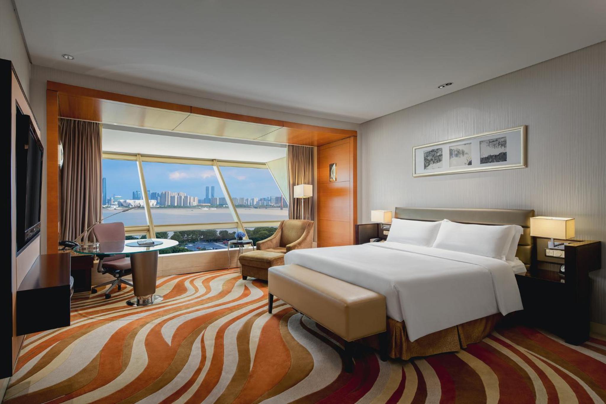 Premium King Room with River View - Photo 5