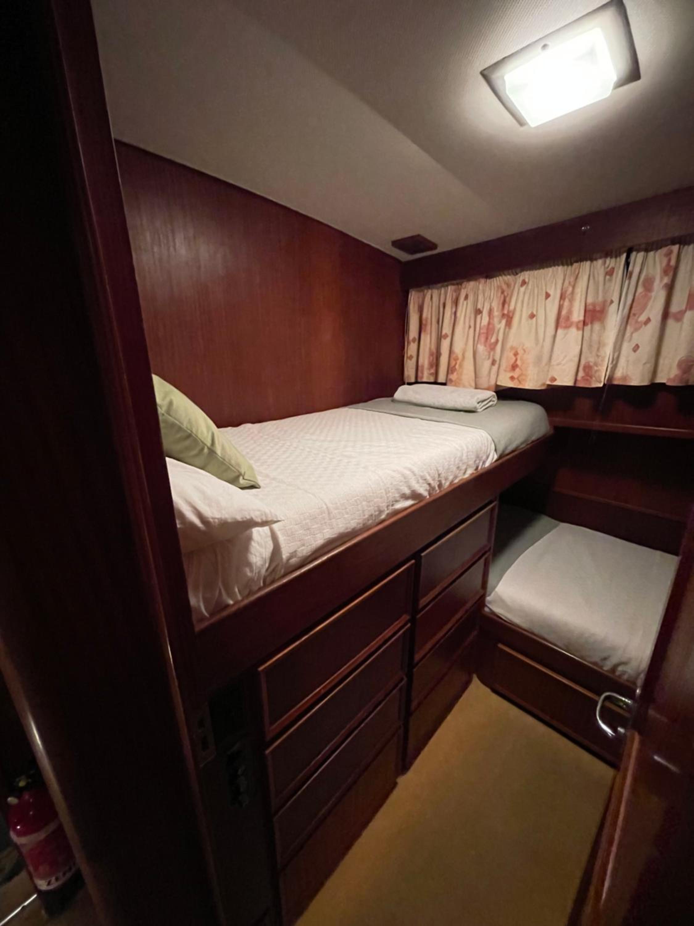 Twin Room With Private Bathroom photo 2