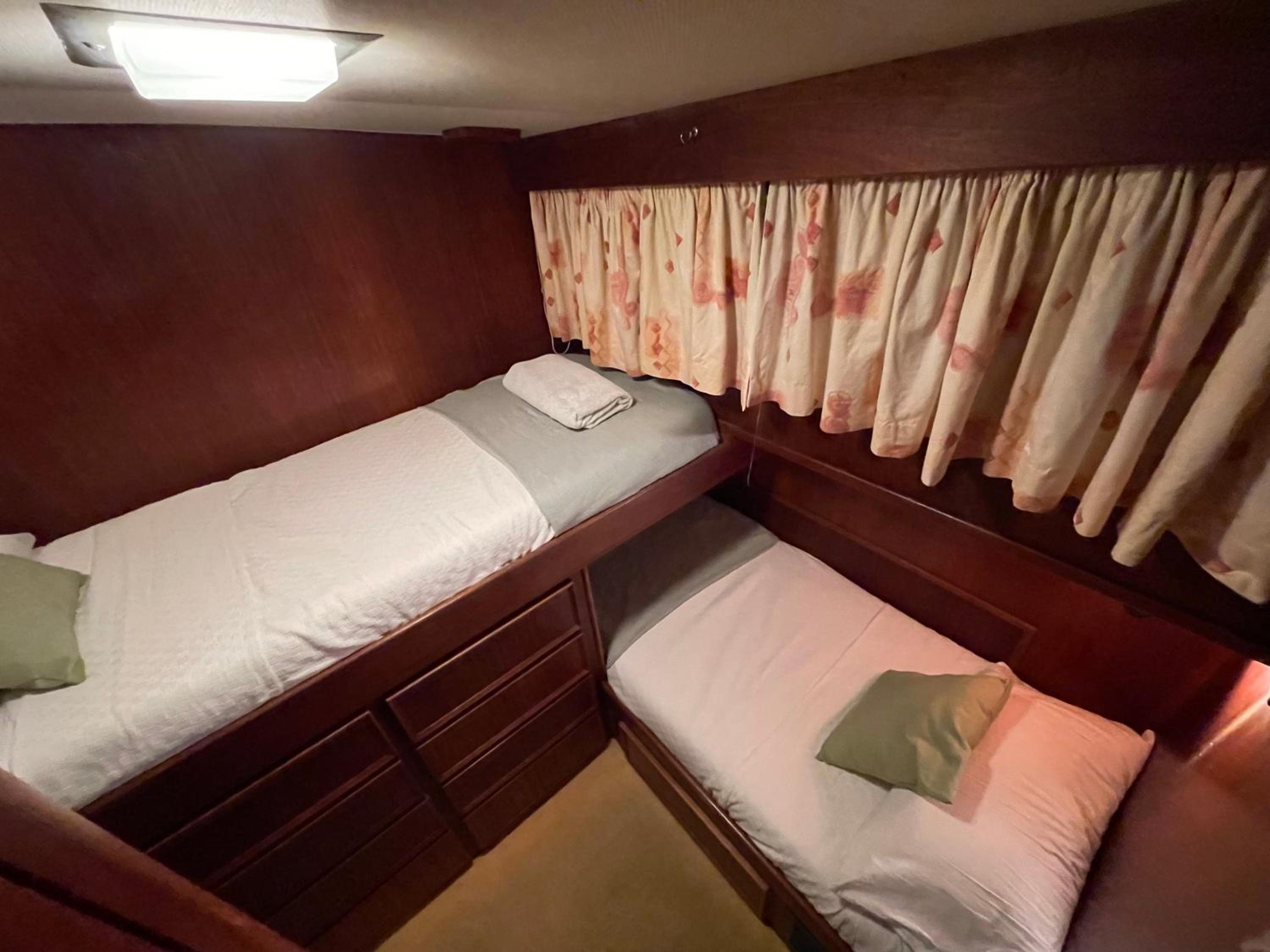Twin Room With Private Bathroom photo 3
