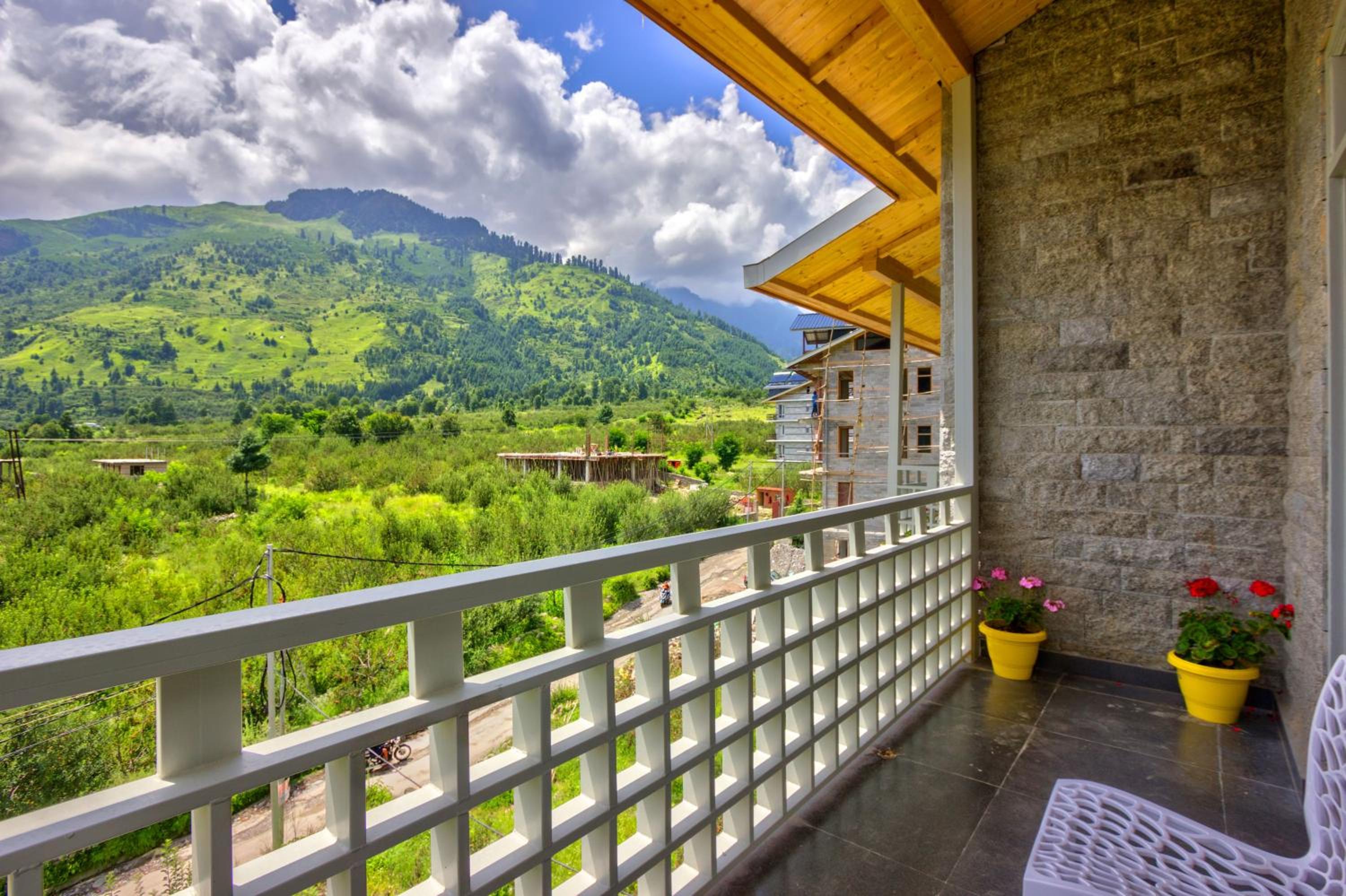 King Room with Balcony - Photo 15