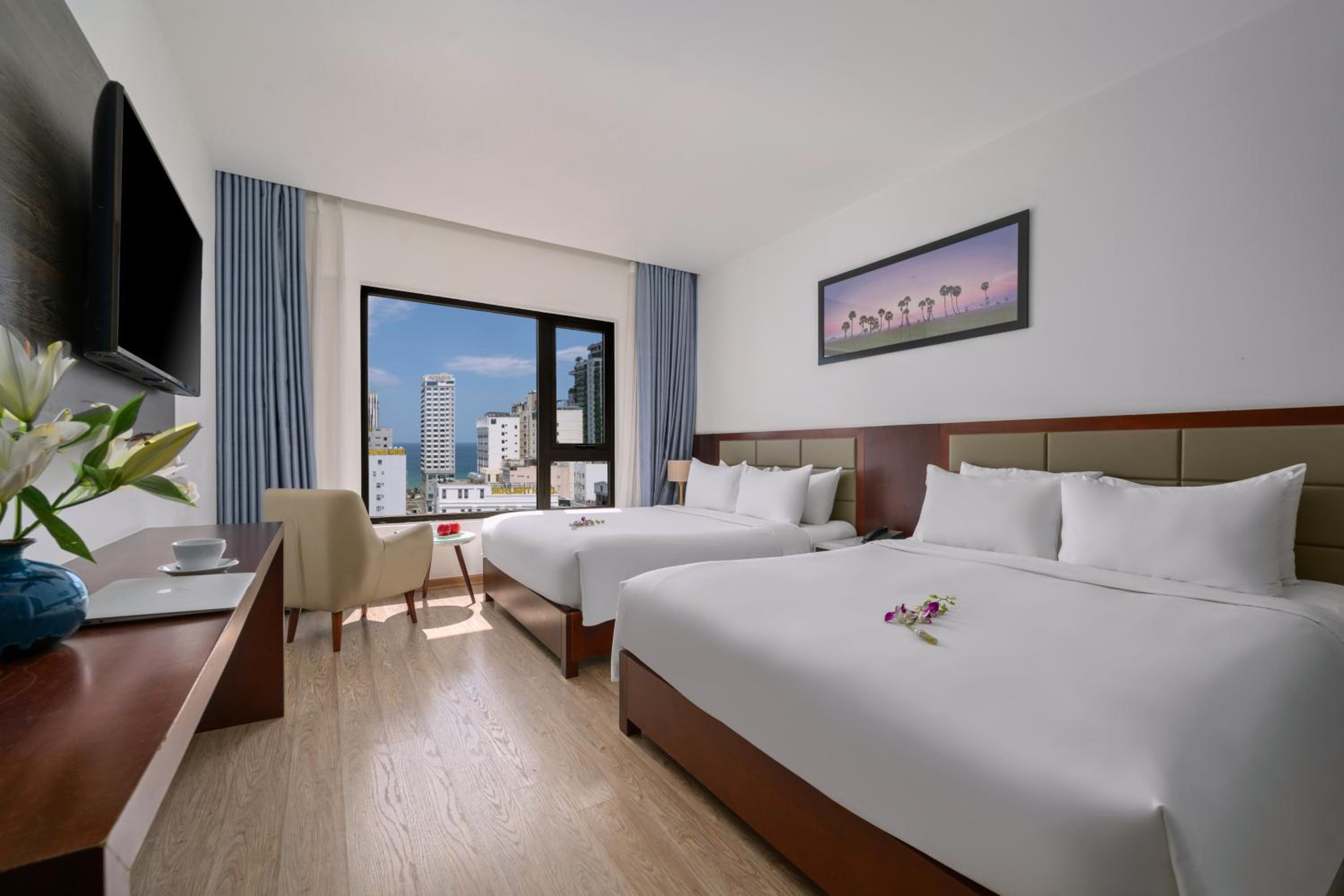 Premier Twin City View photo 1