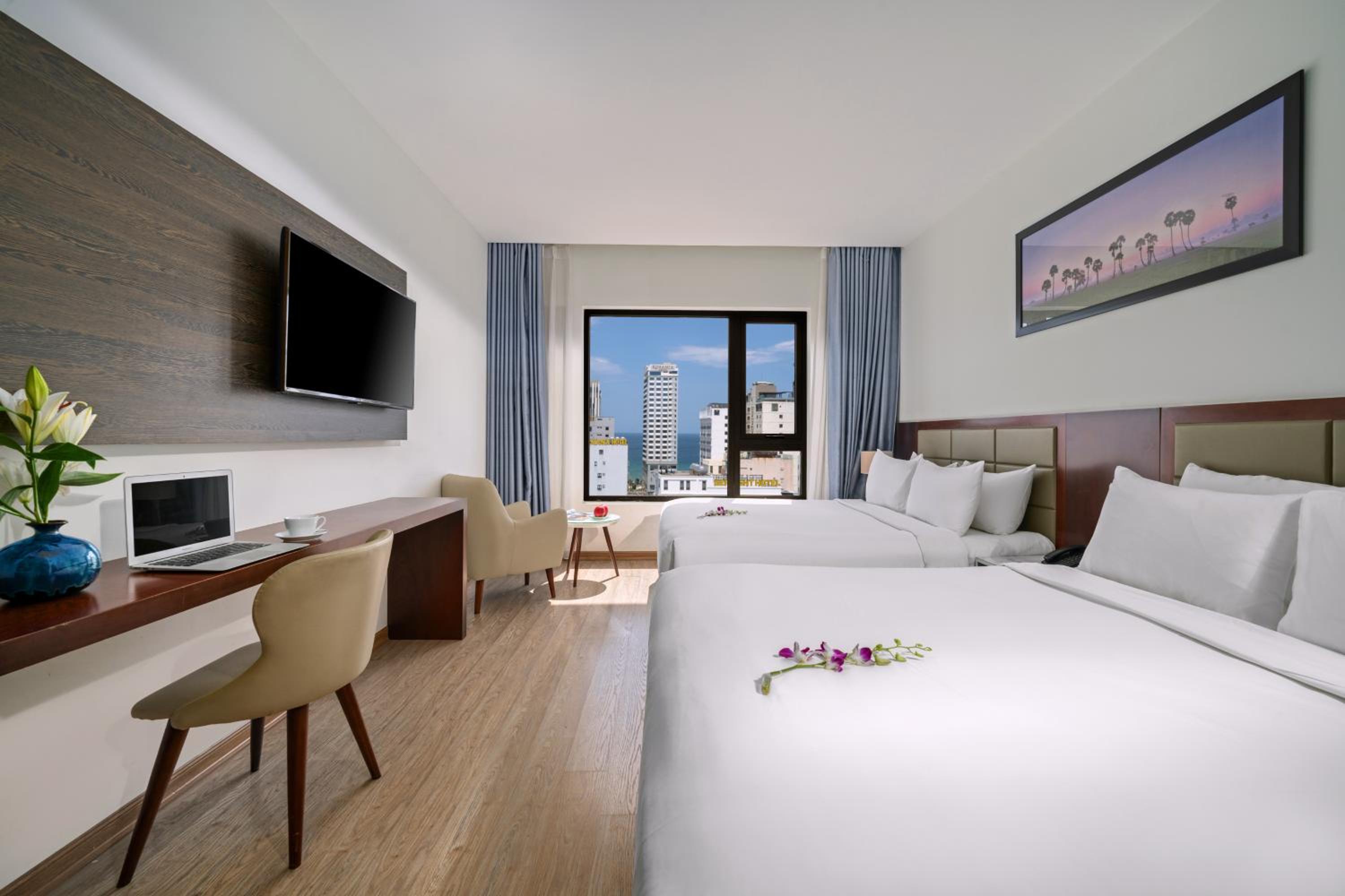 Premier Twin City View photo 2