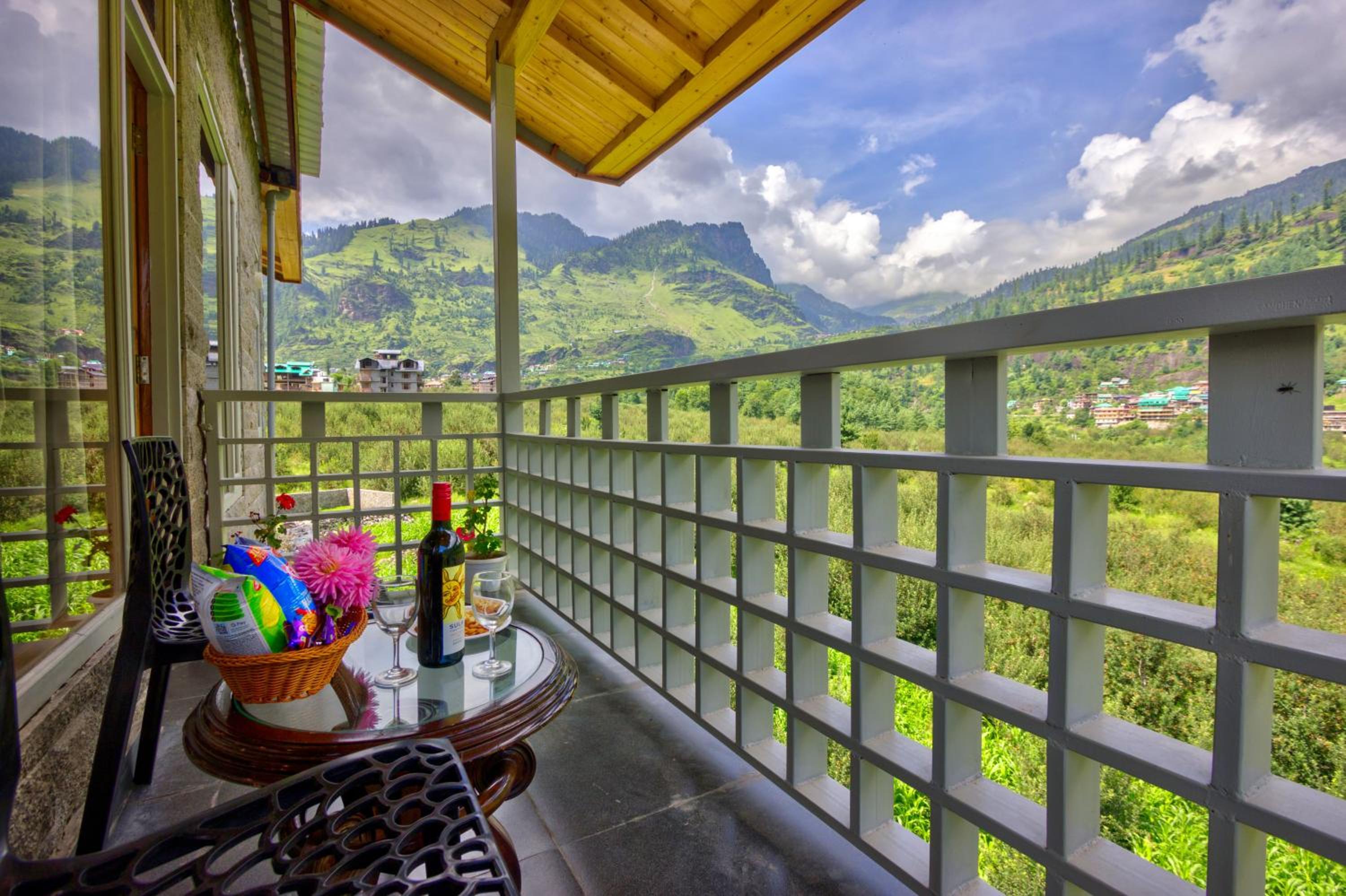King Room with Balcony - Photo 21