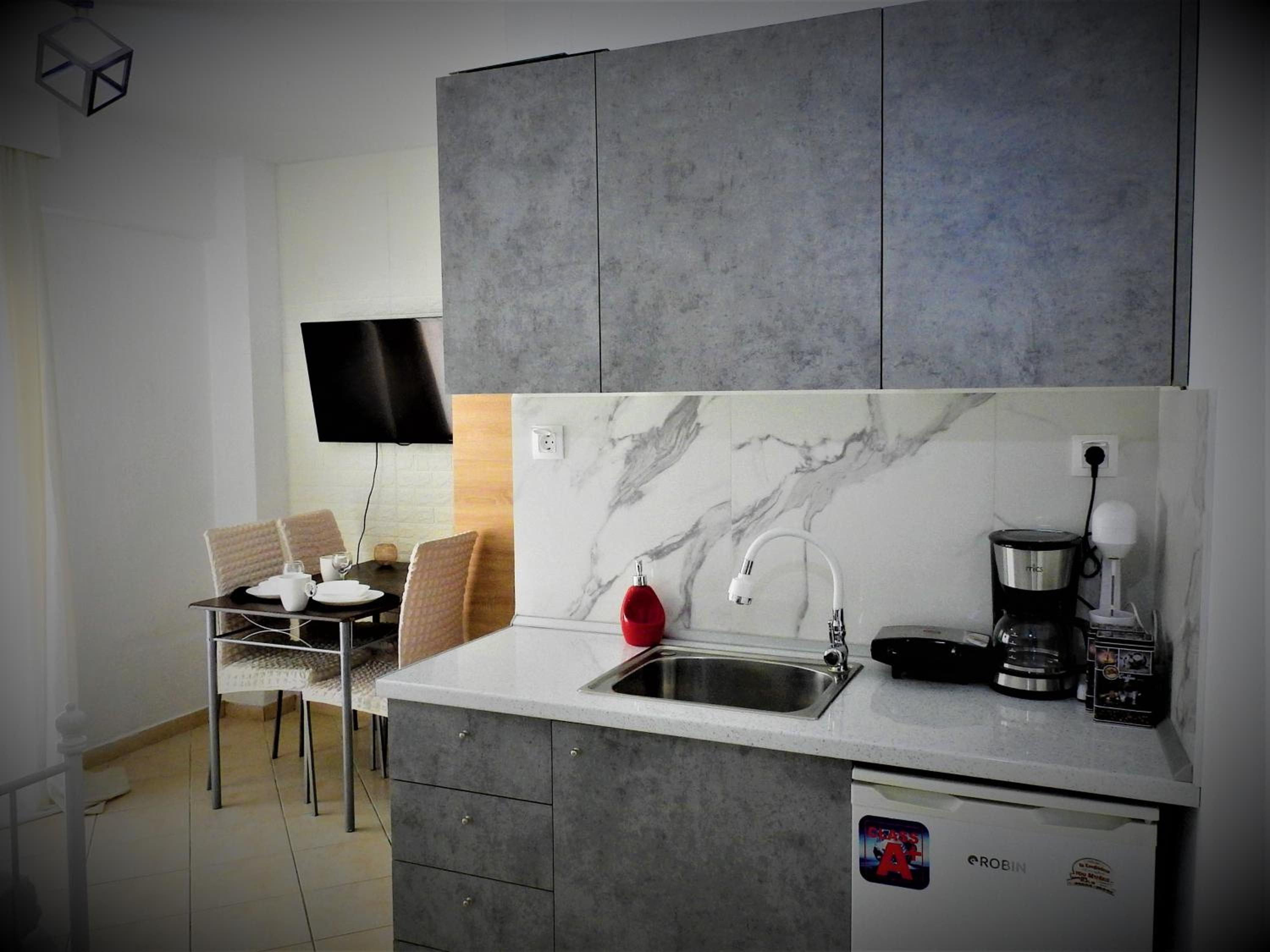 Studio Apartment - Photo 2