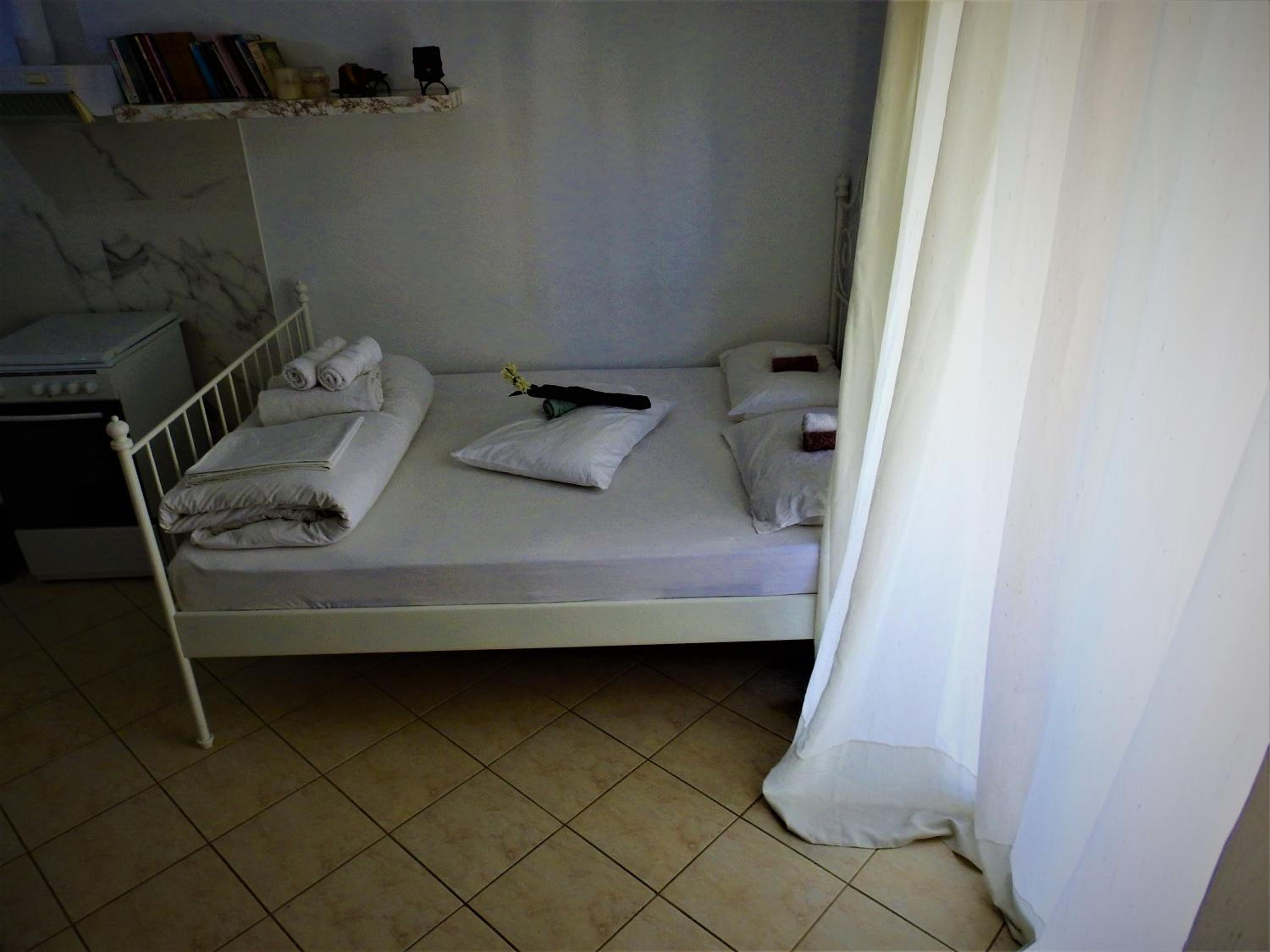 Studio Apartment - Photo 14