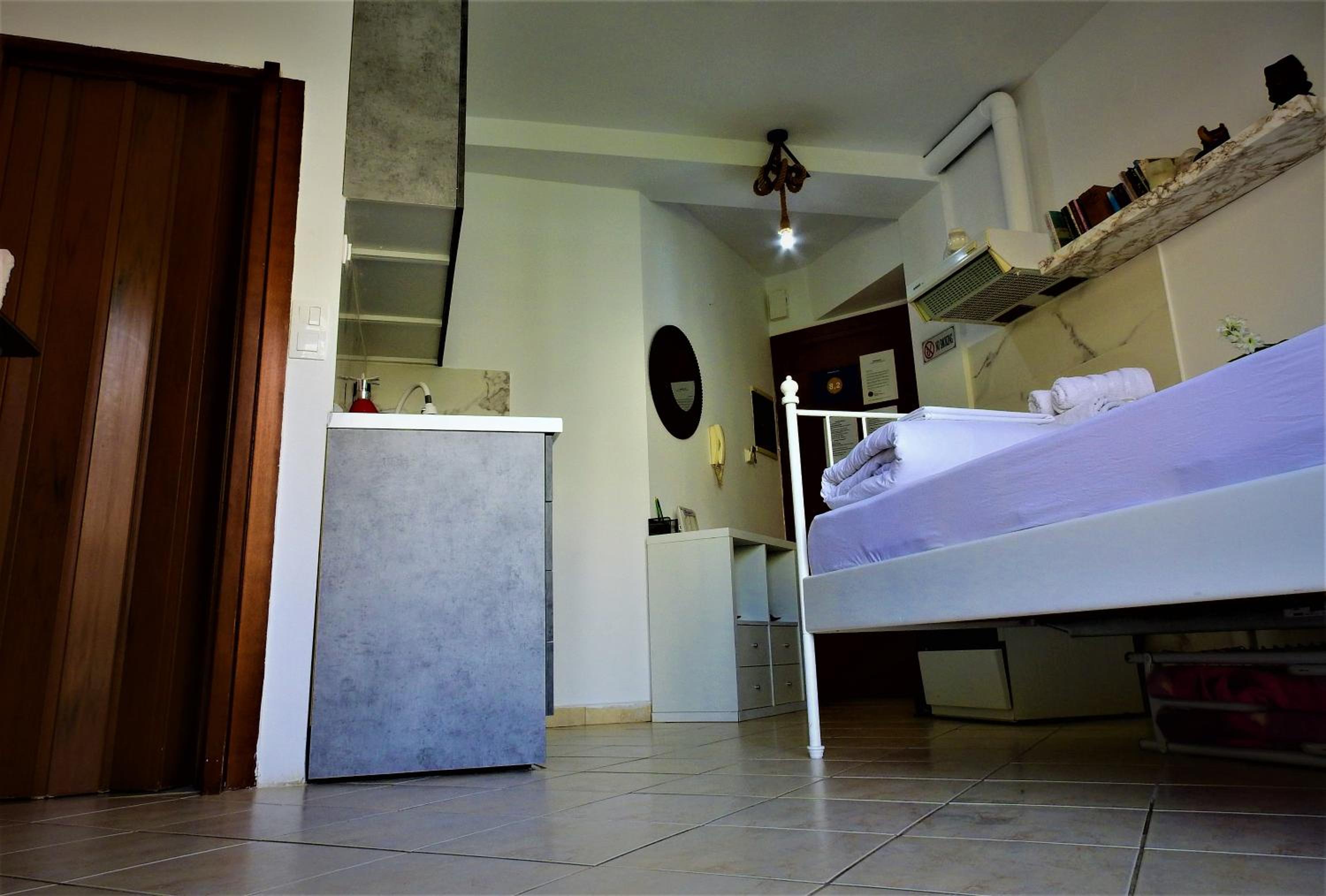 Studio Apartment - Photo 16