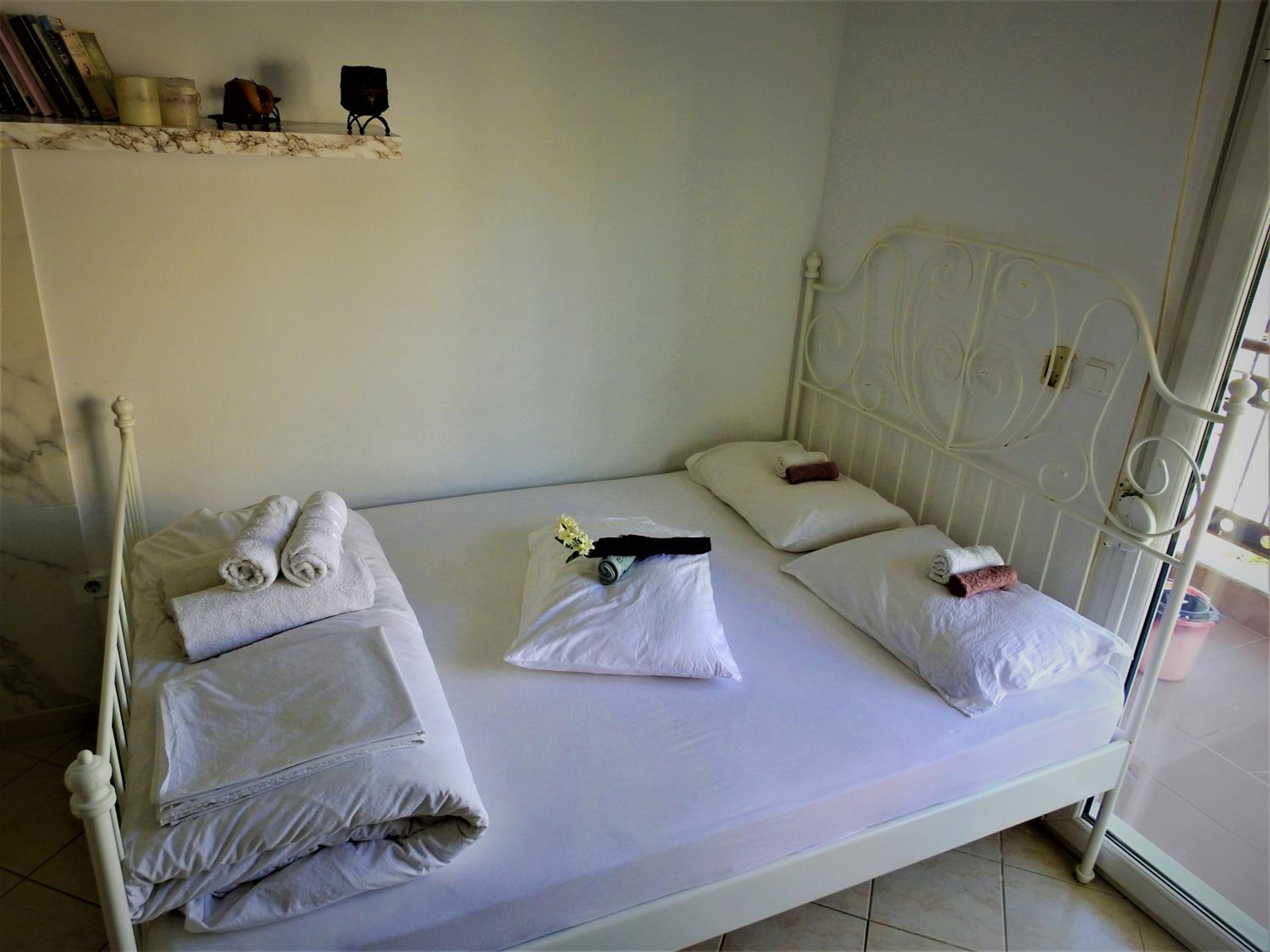 Studio Apartment - Photo 20