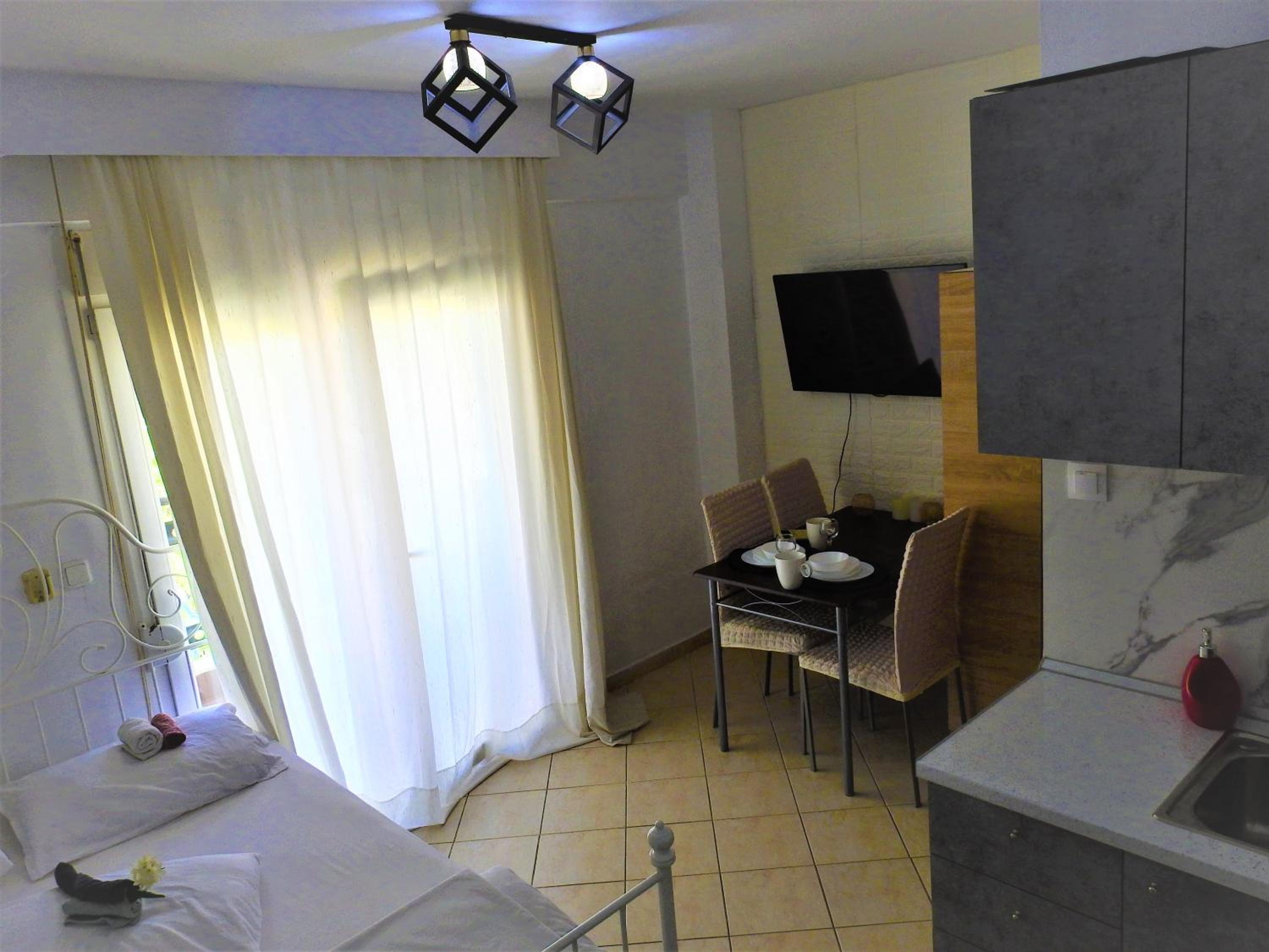 Studio Apartment - Photo 31