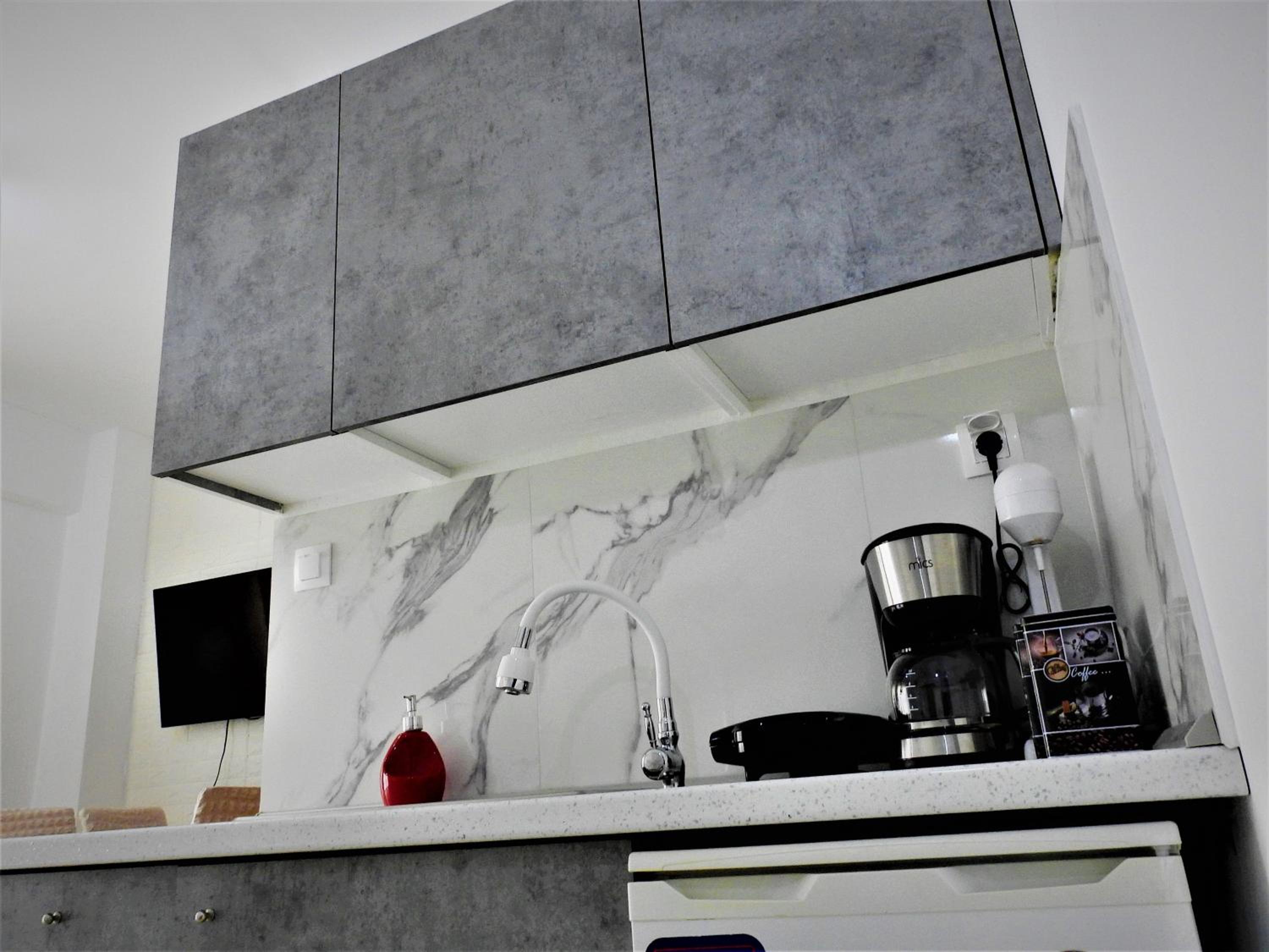 Studio Apartment - Photo 24