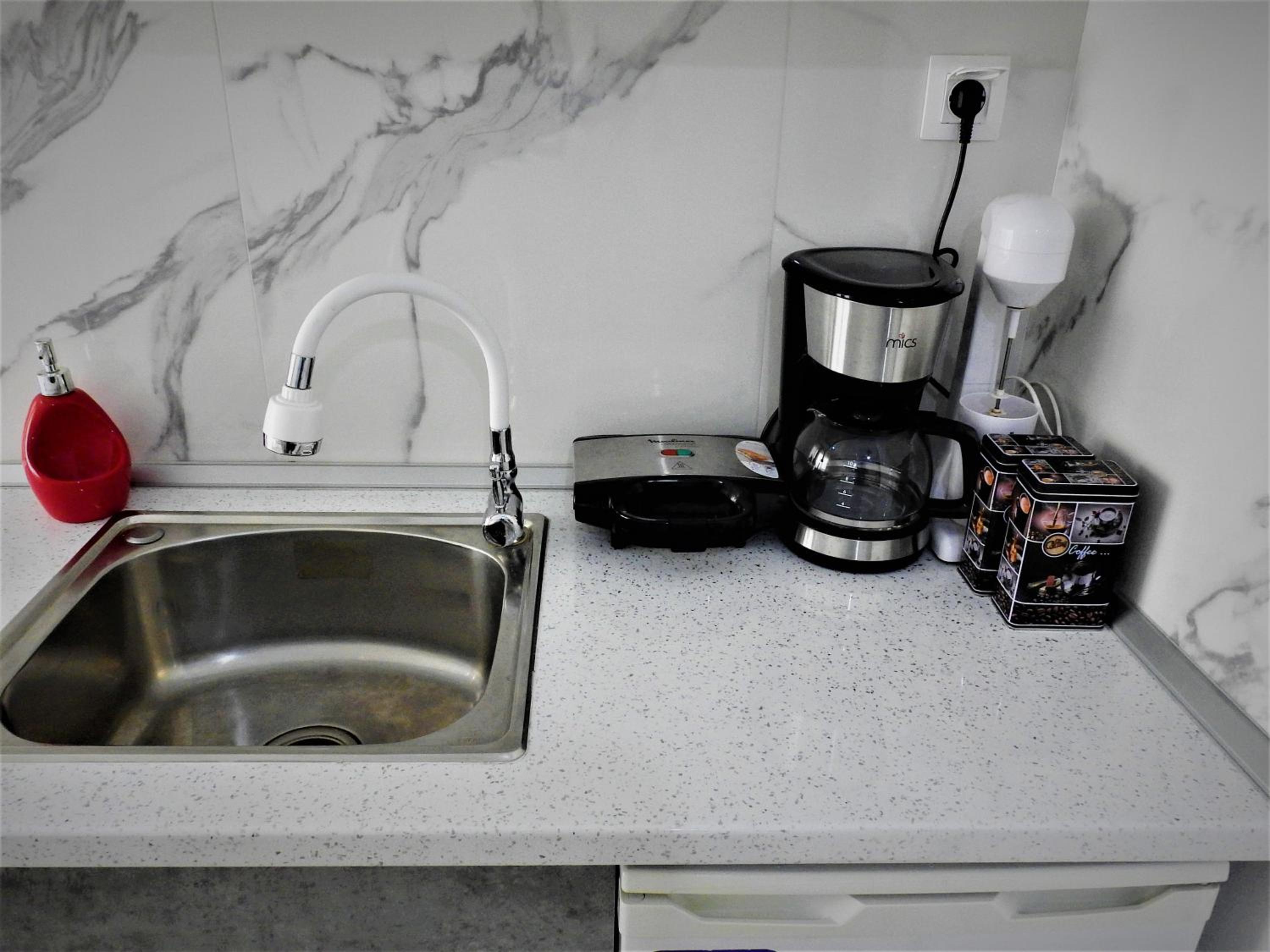 Studio Apartment - Photo 23