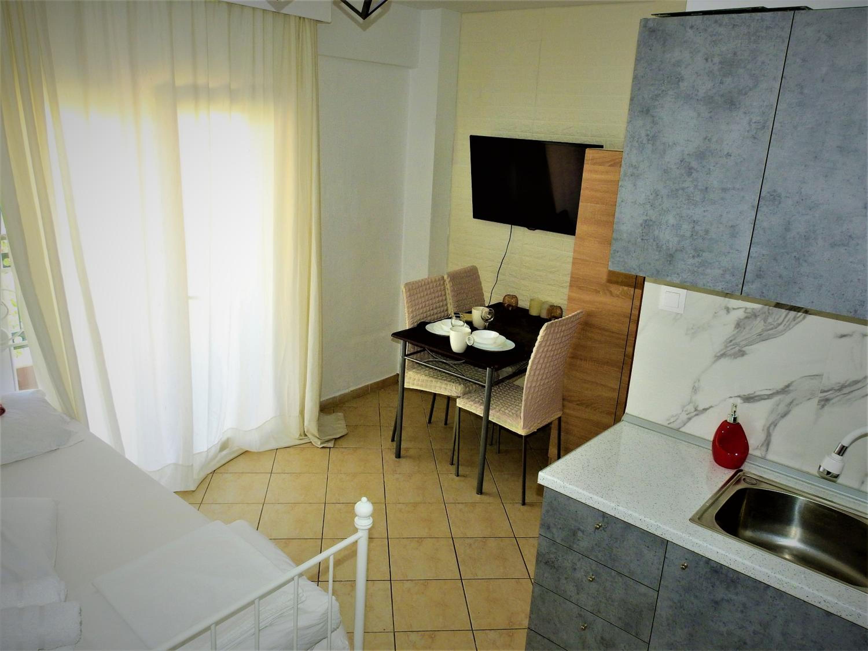 Studio Apartment - Photo 33